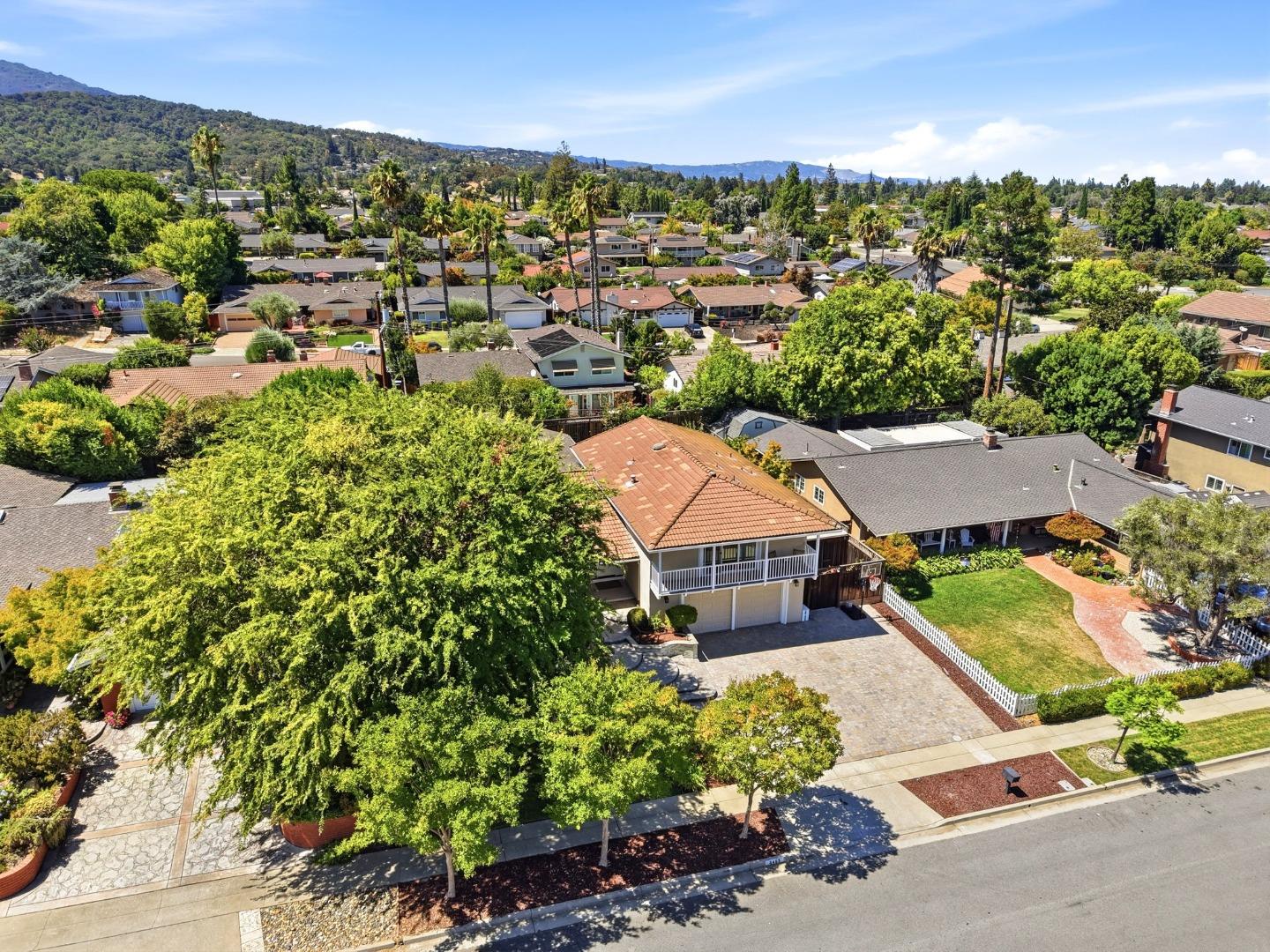 6463 Camelia DR