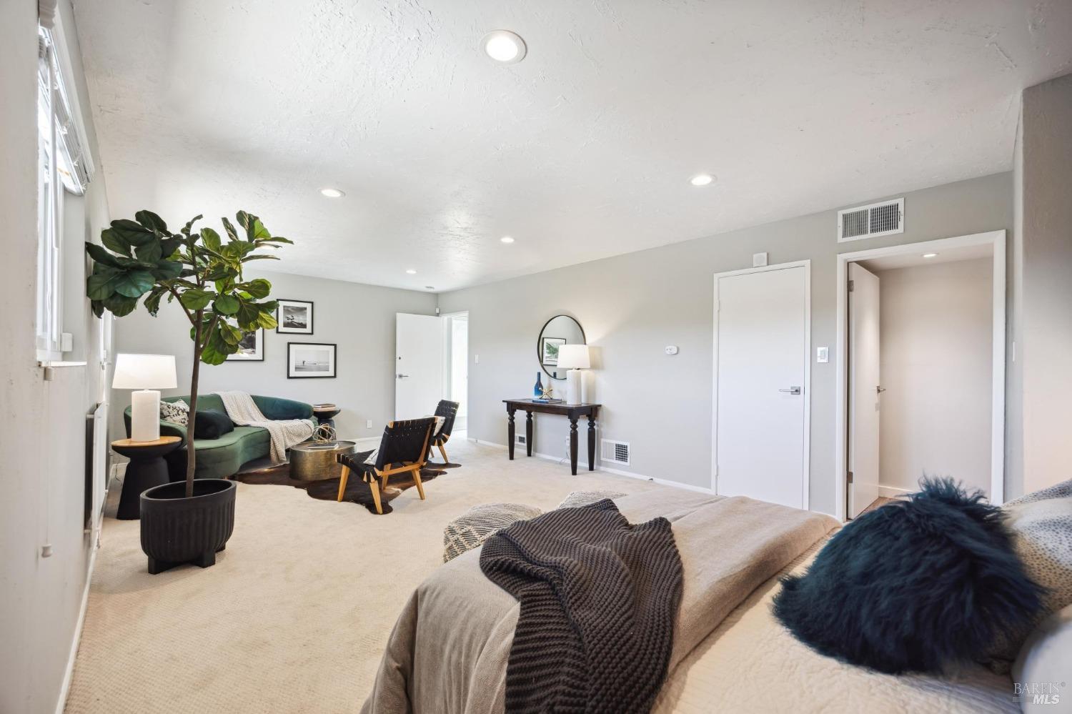 790 Tamarack Drive