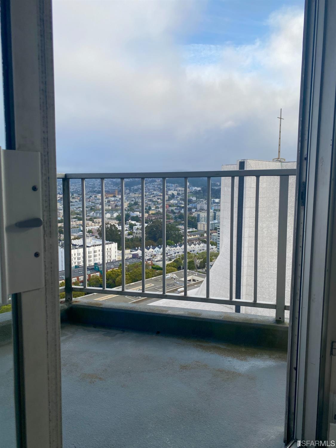 1200 Gough Street Unit: 19E