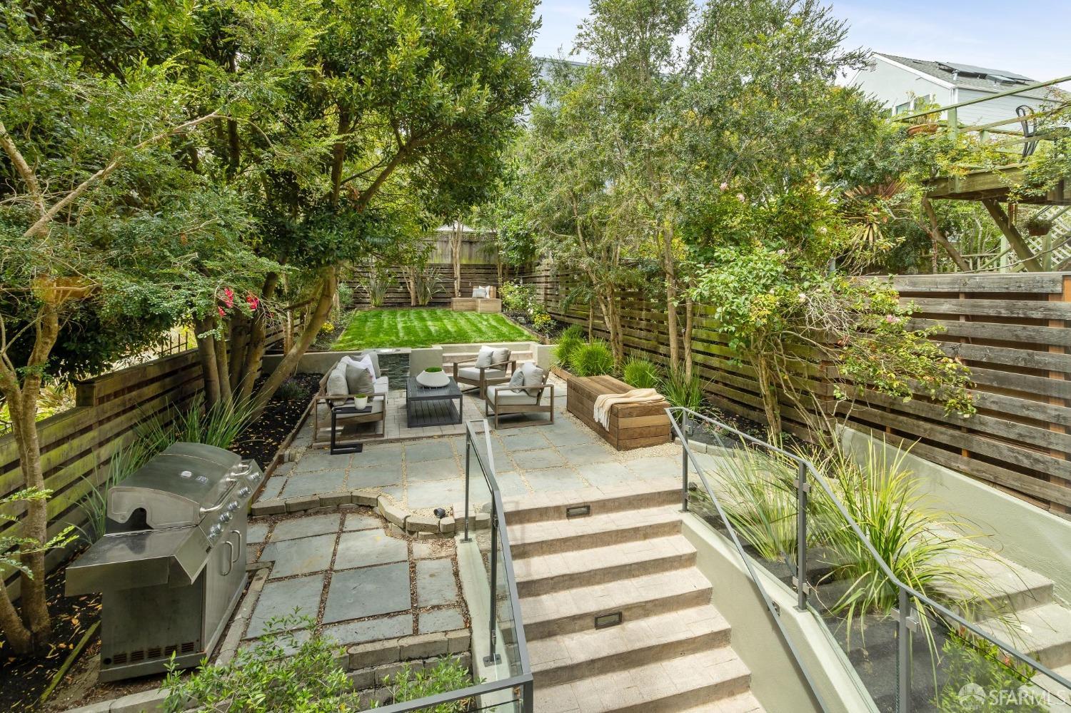528 Douglass Street