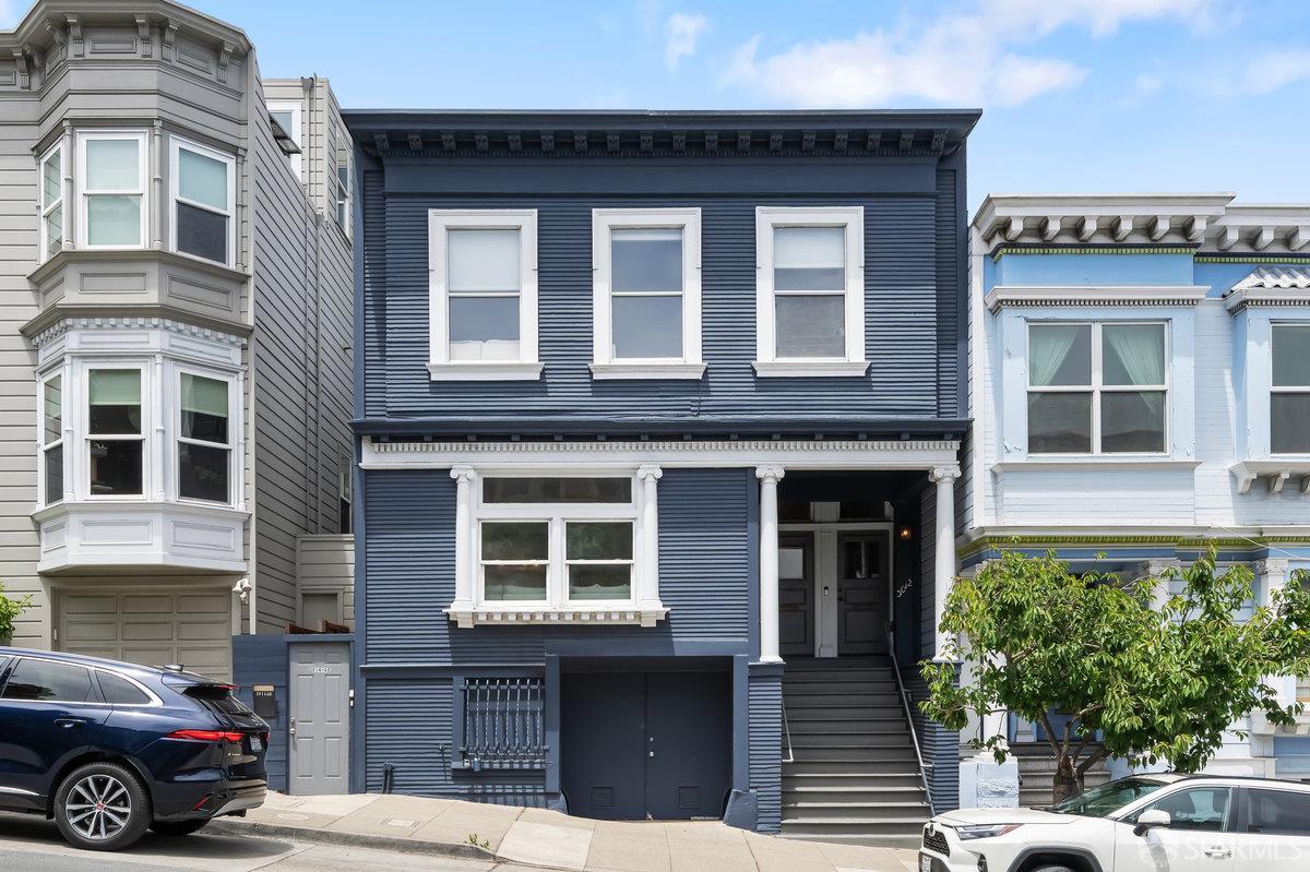 3014 Pine Street