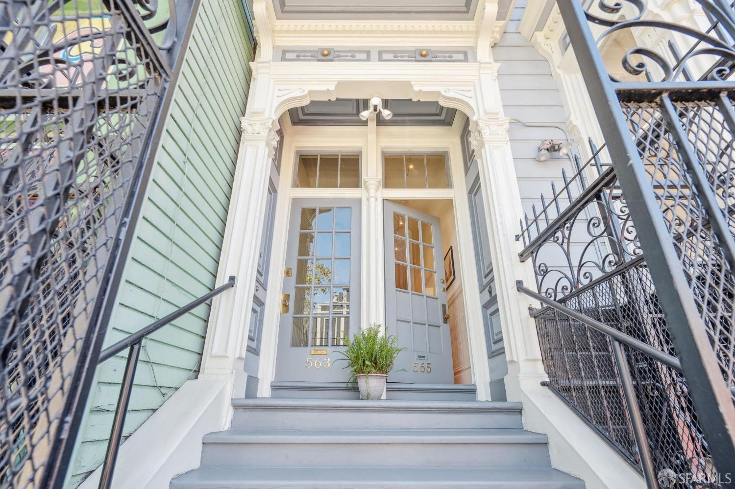 565 Haight Street