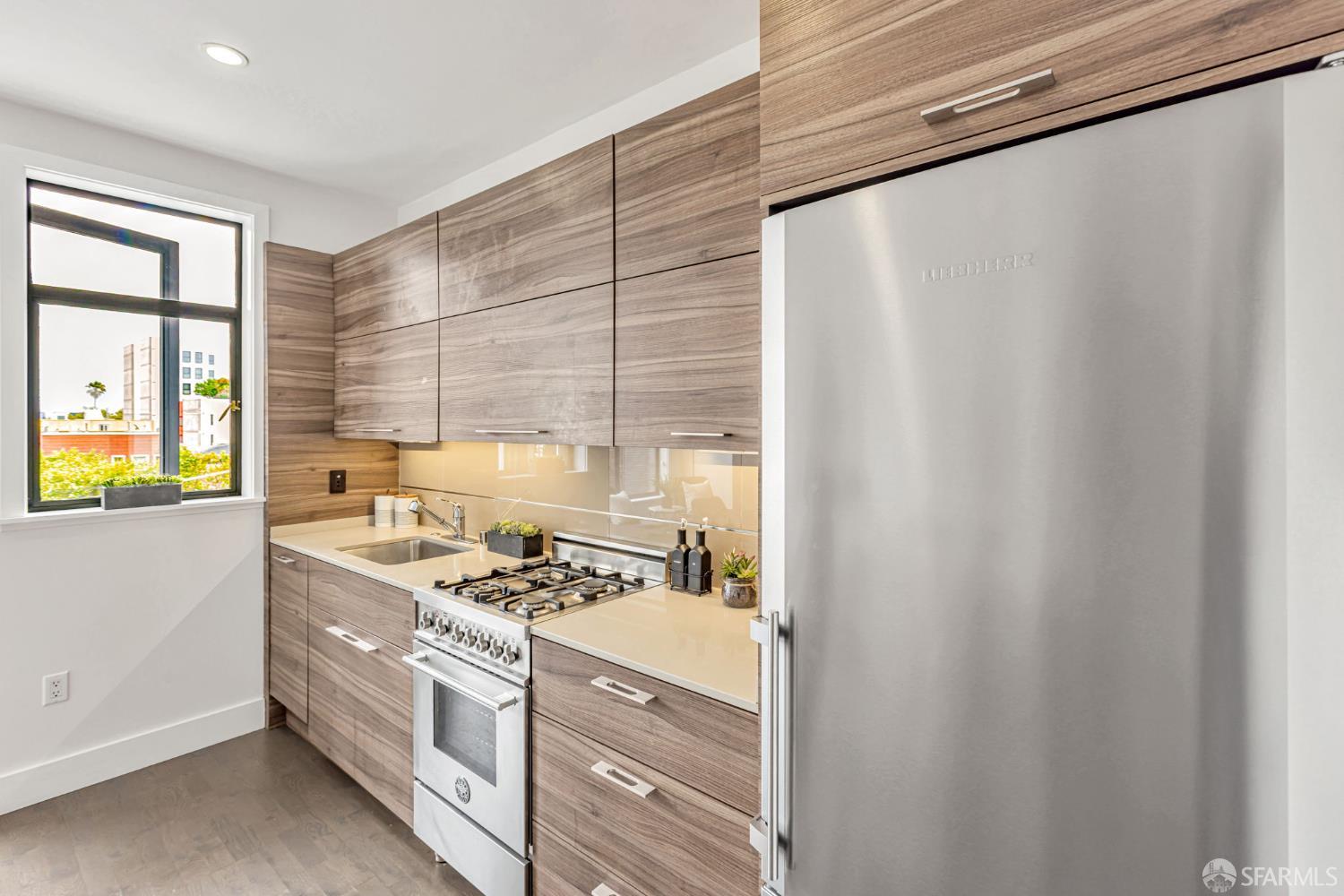 413 Valencia Street # 303