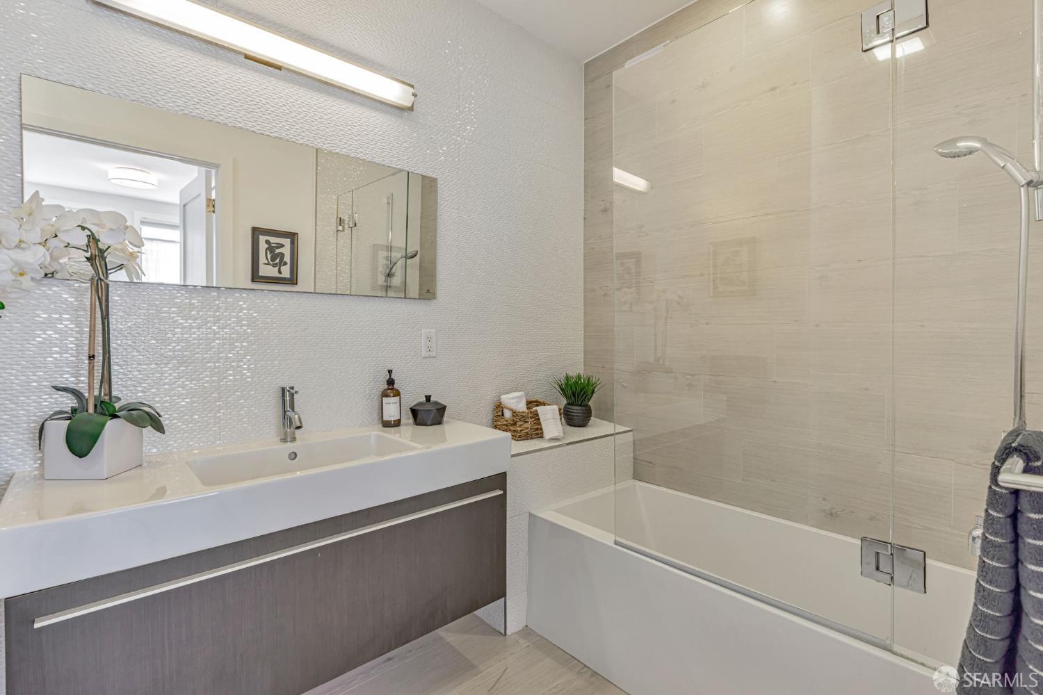 413 Valencia Street # 303