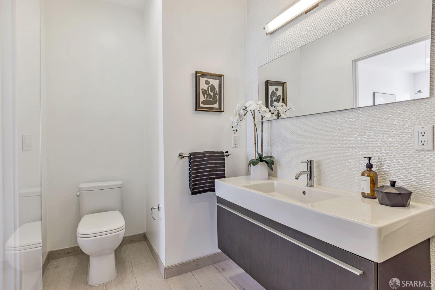 413 Valencia Street # 303