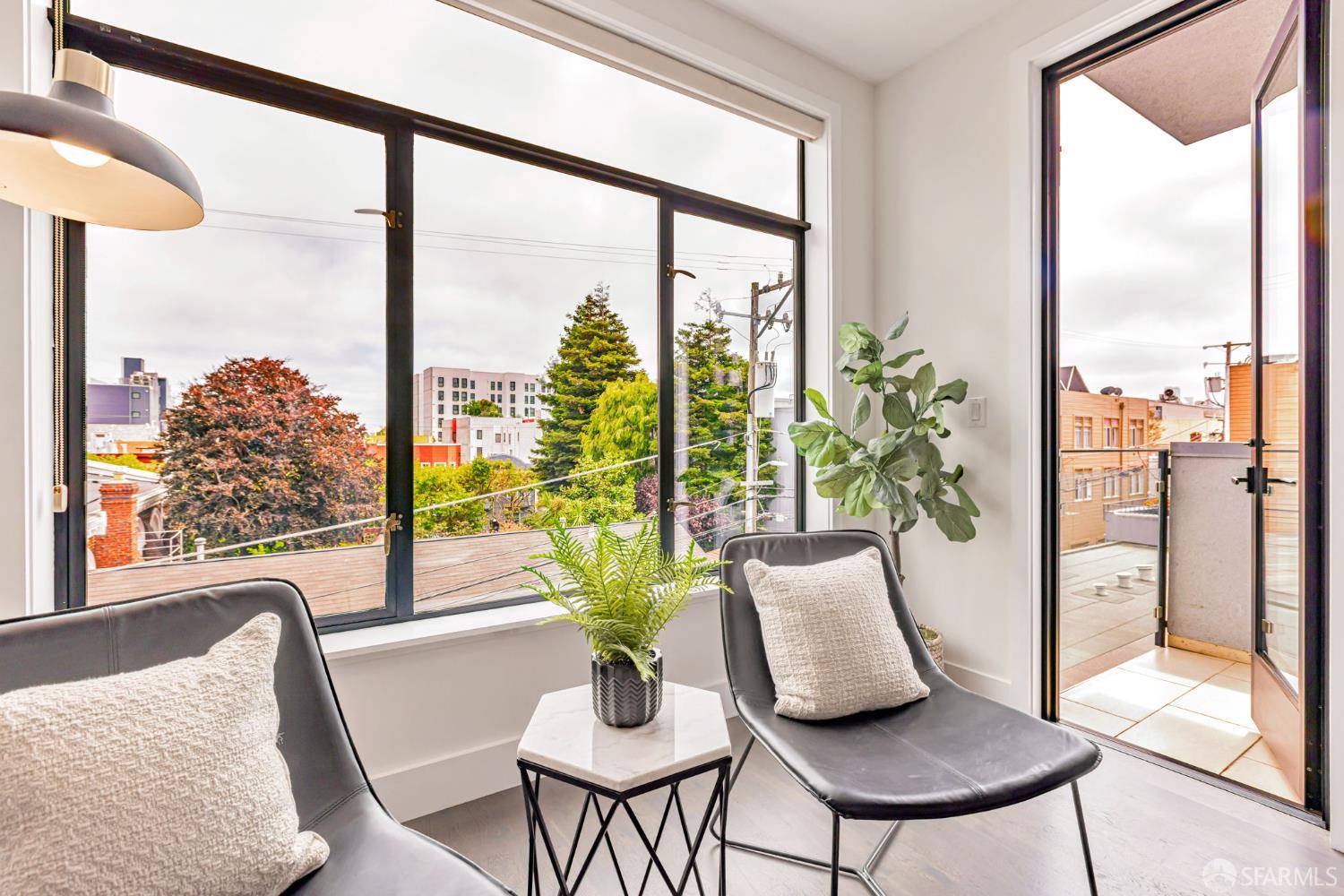 413 Valencia Street # 303