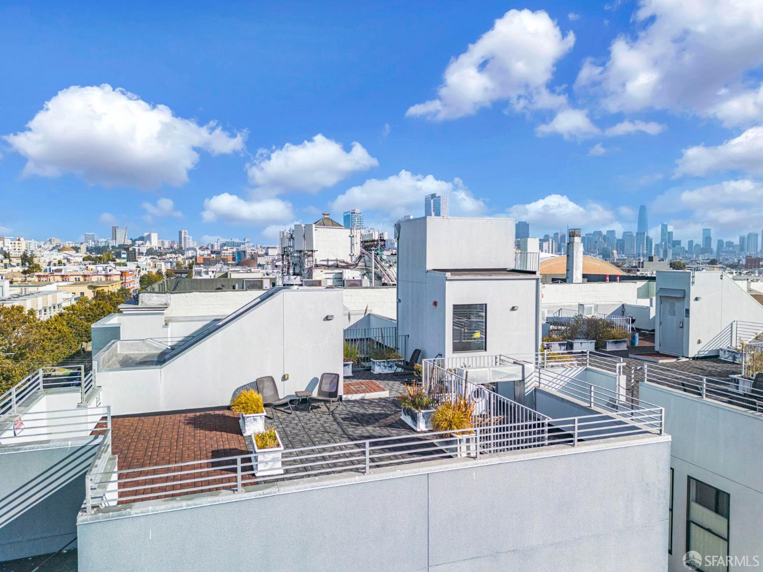413 Valencia Street # 303