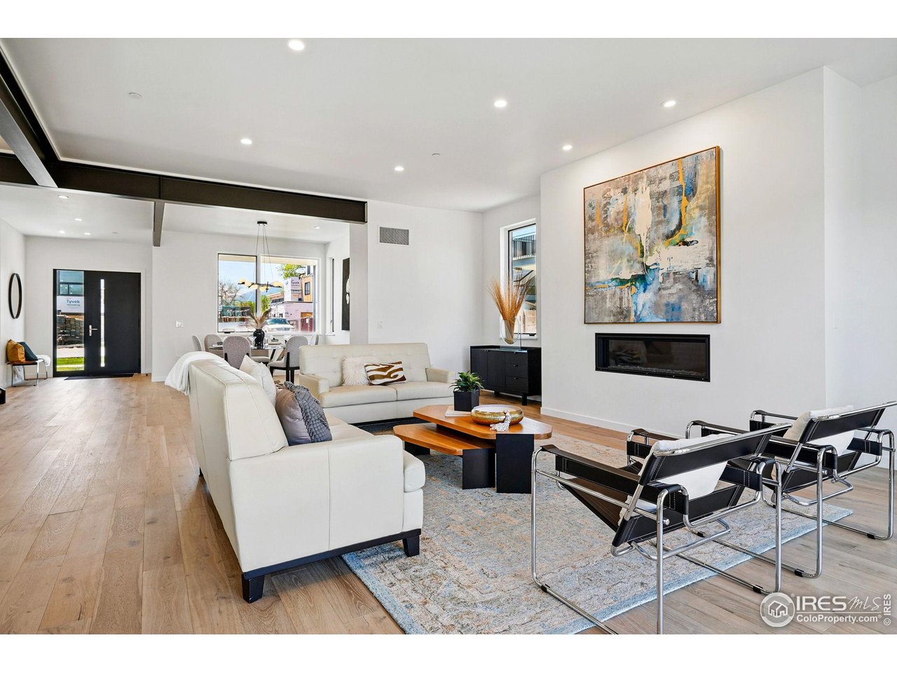 2125 Vine Ave