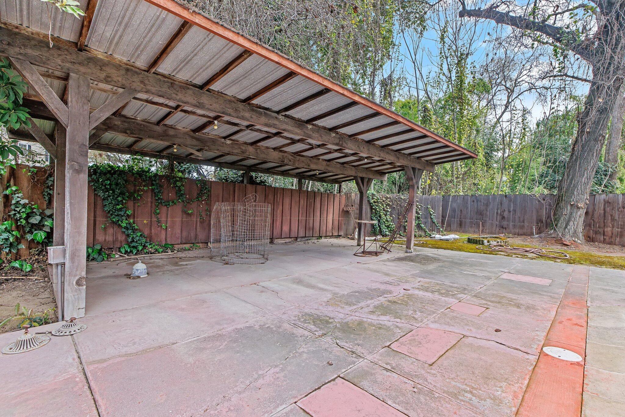 2503 W Green Acres Drive