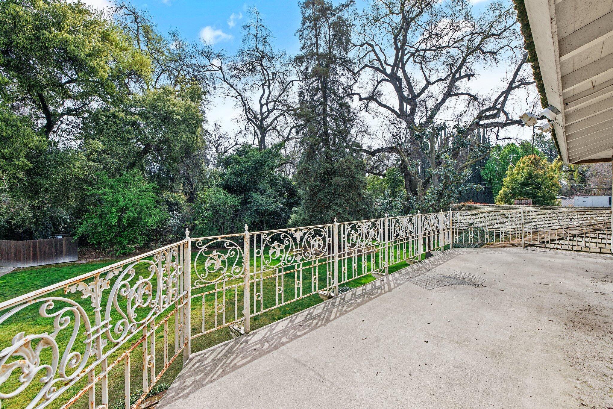 2503 W Green Acres Drive
