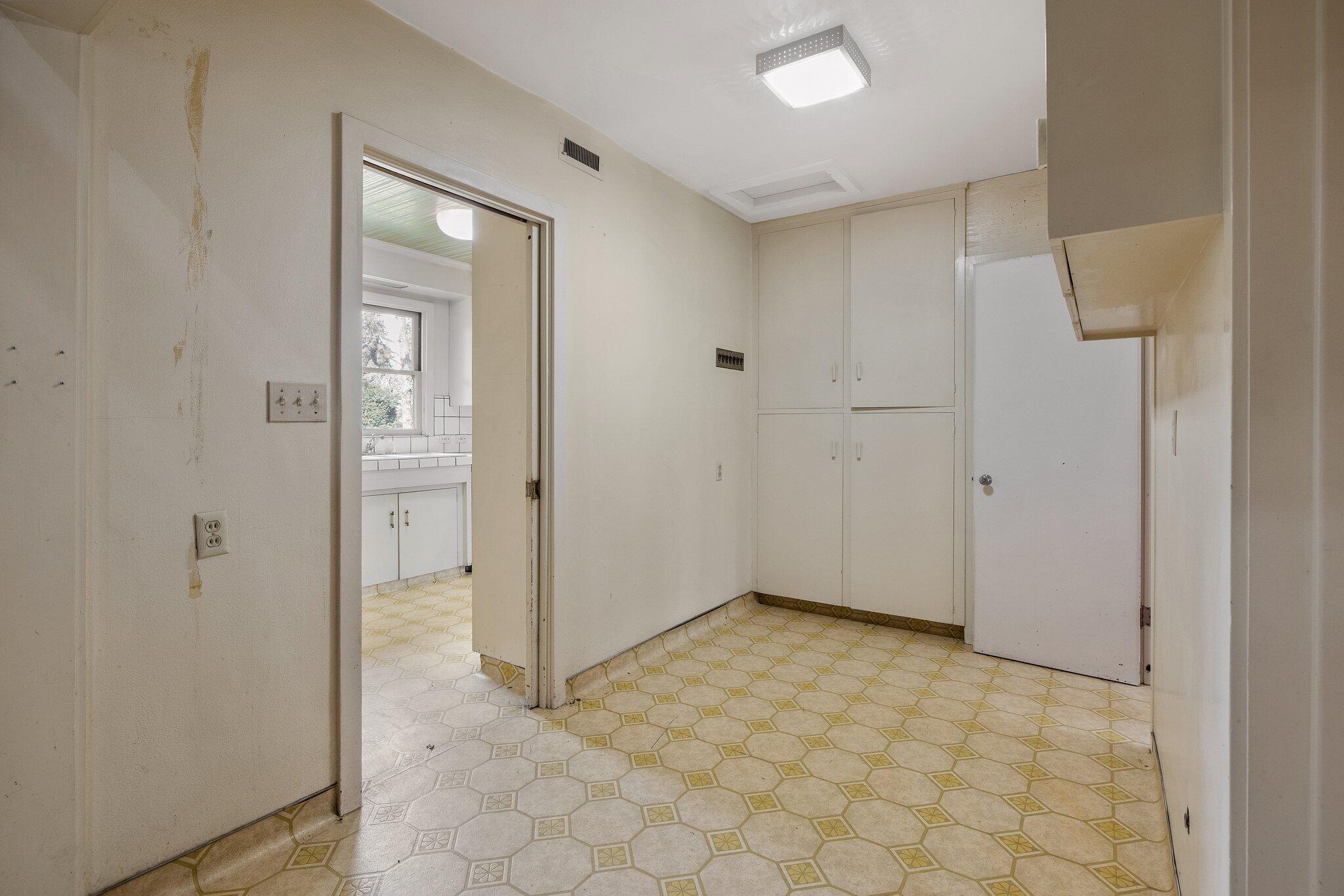 2503 W Green Acres Drive