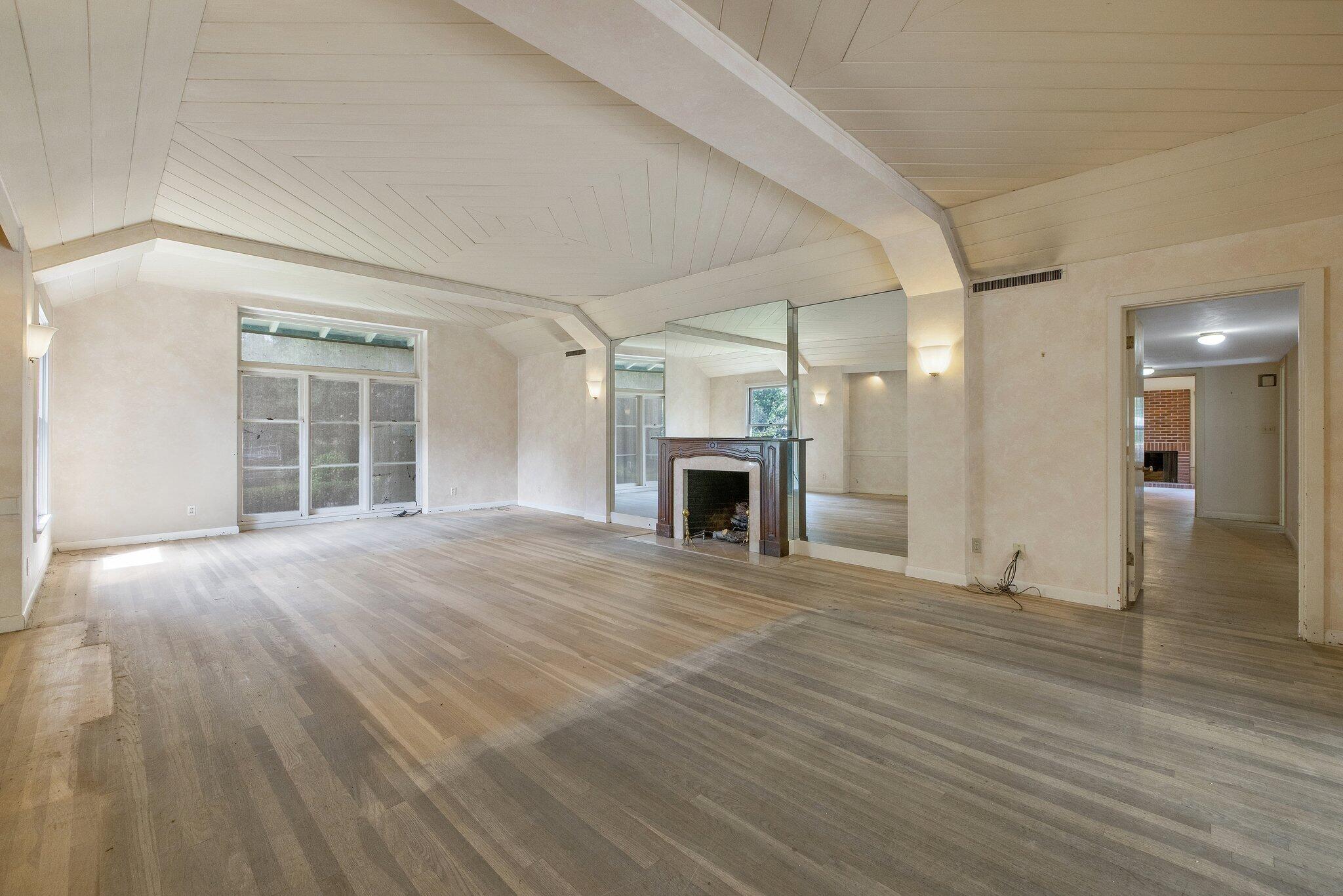 2503 W Green Acres Drive