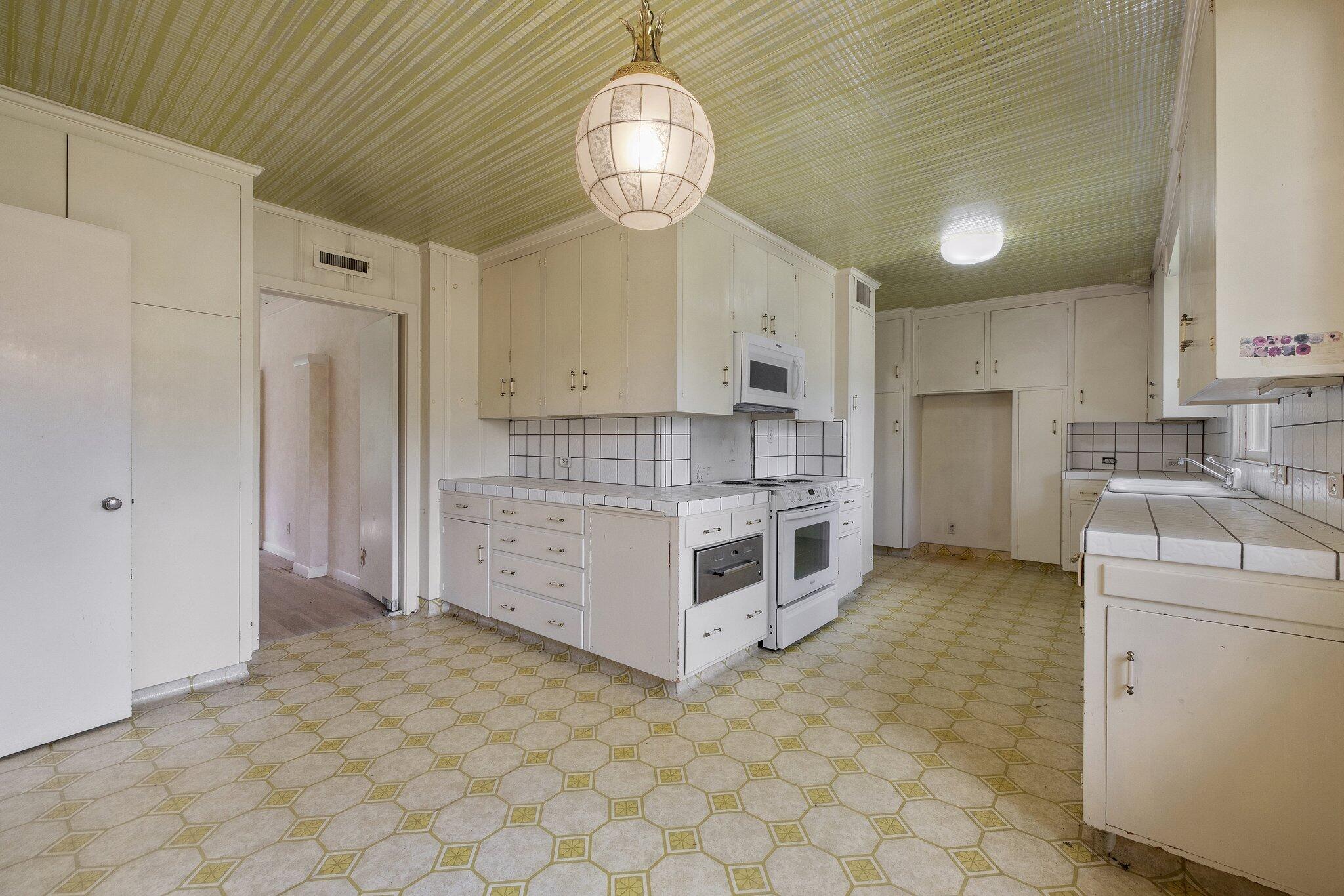 2503 W Green Acres Drive