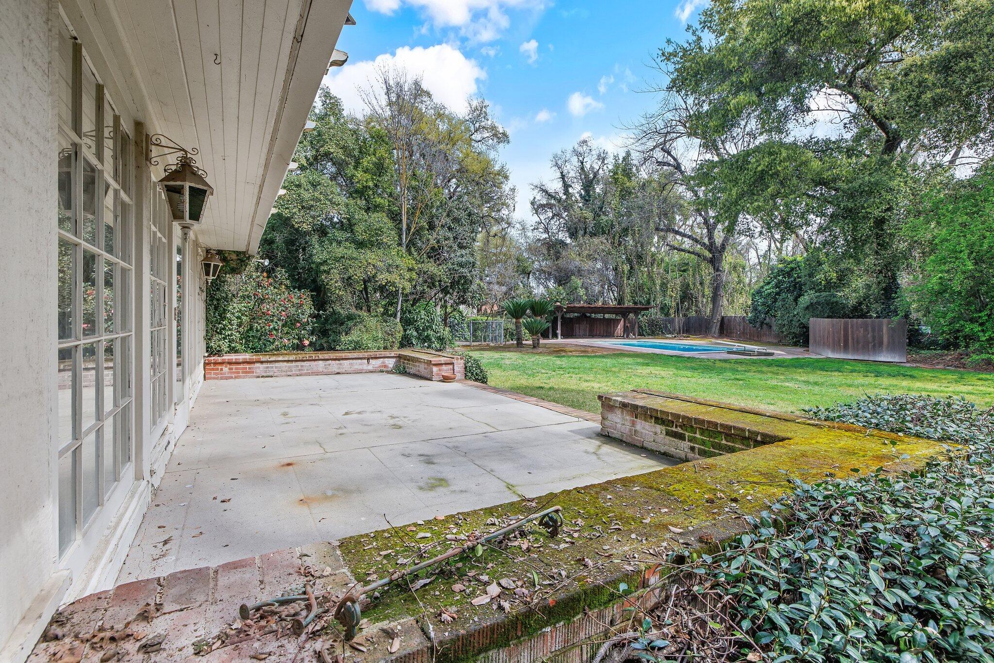 2503 W Green Acres Drive