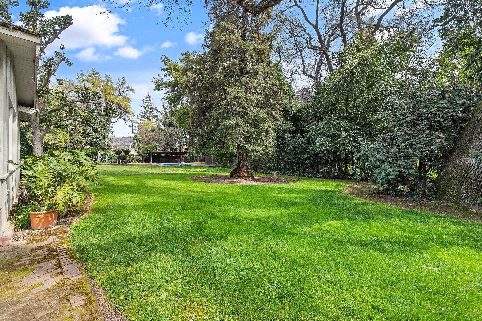 2503 W Green Acres Drive