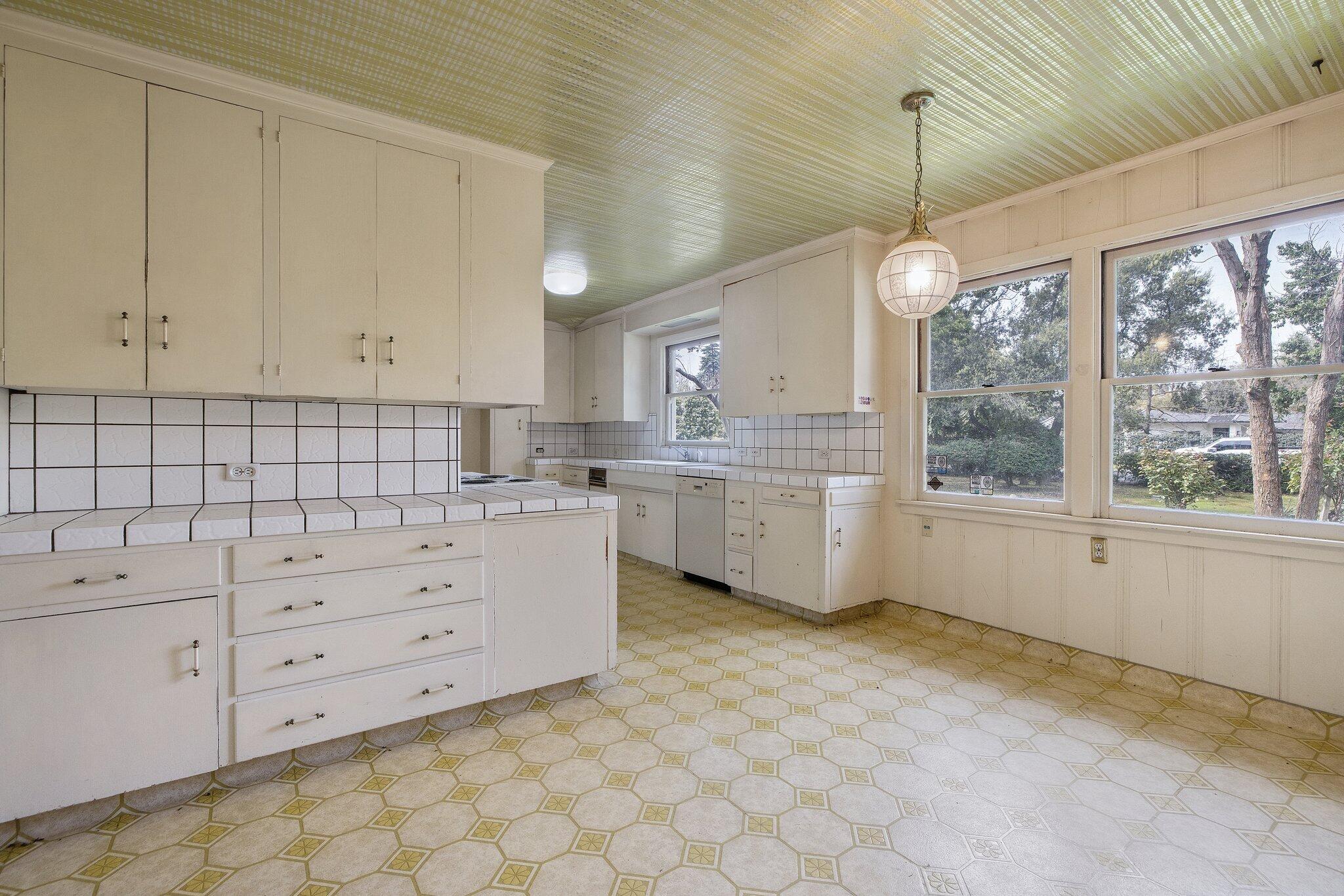 2503 W Green Acres Drive