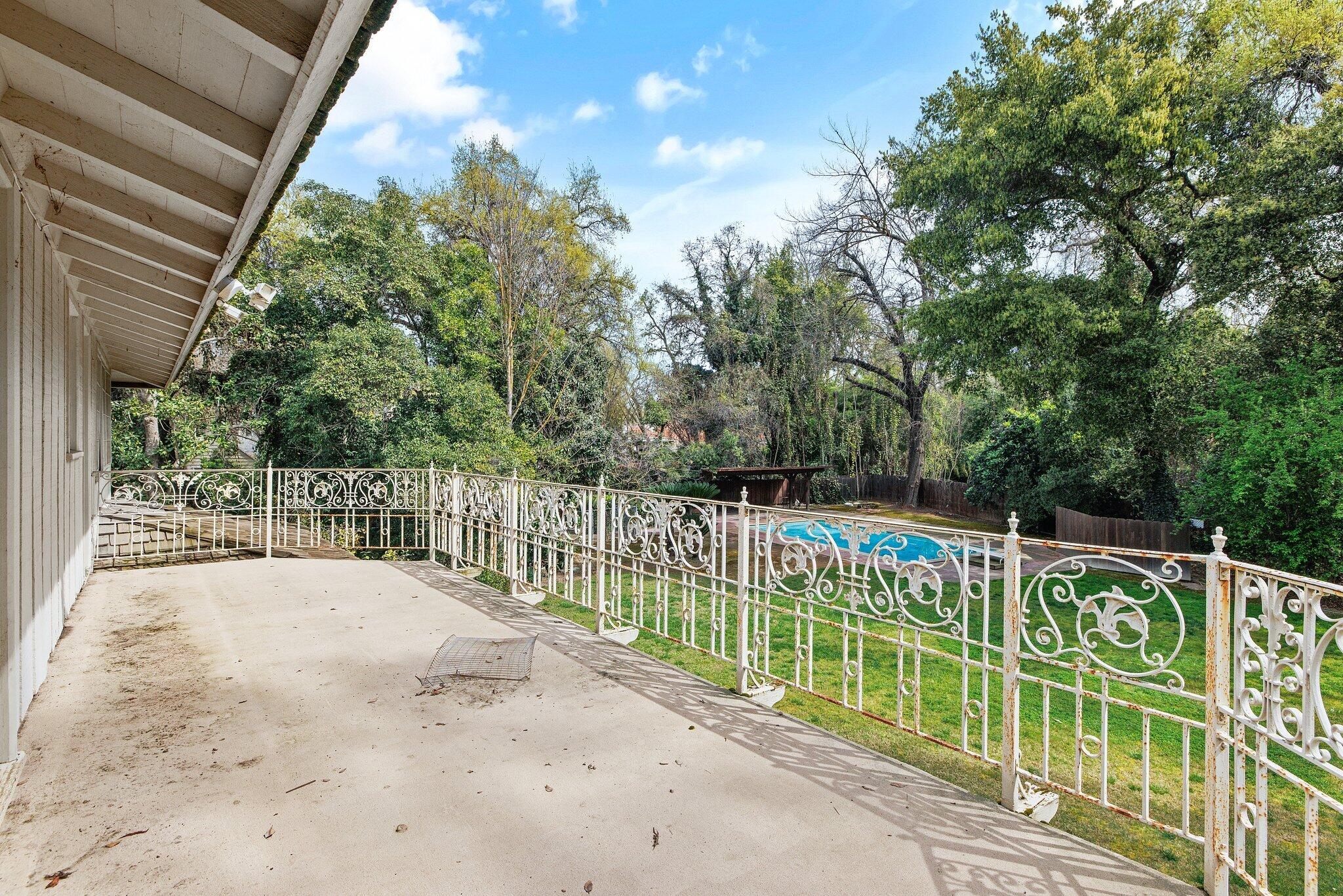 2503 W Green Acres Drive