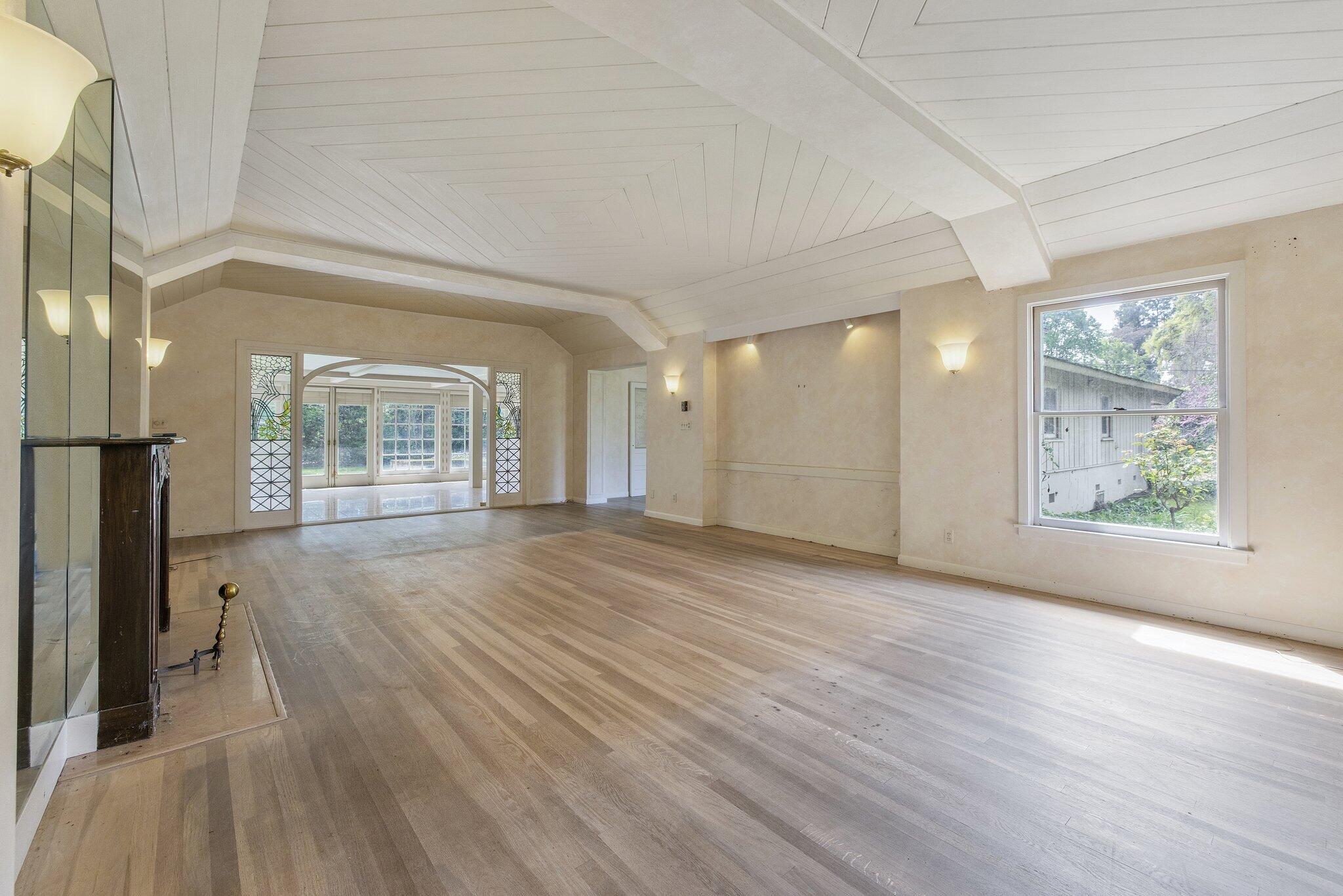 2503 W Green Acres Drive