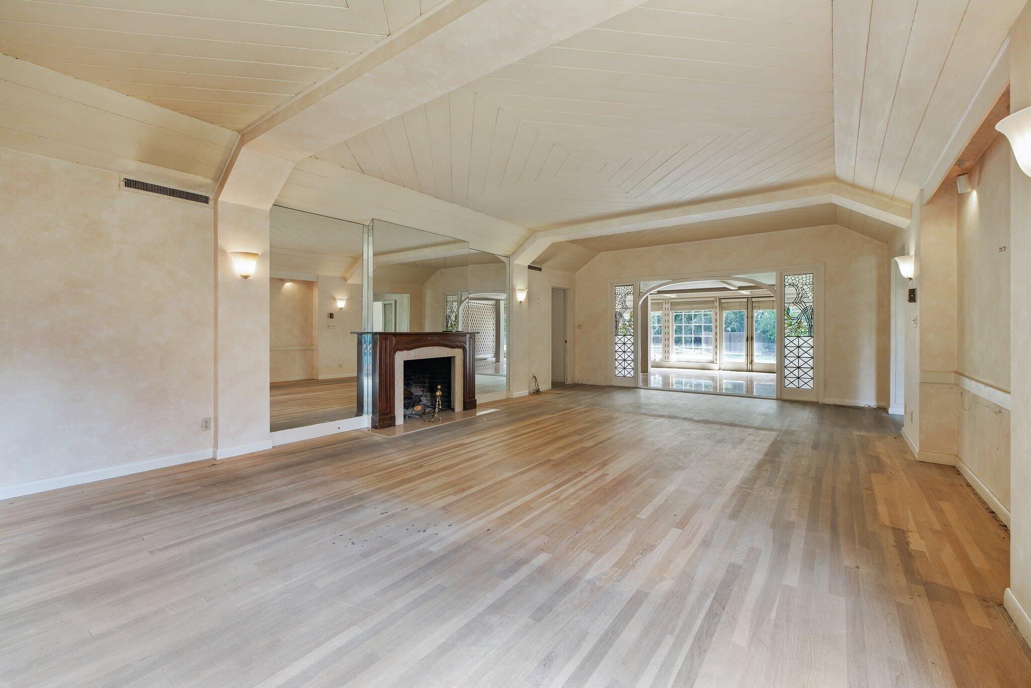 2503 W Green Acres Drive