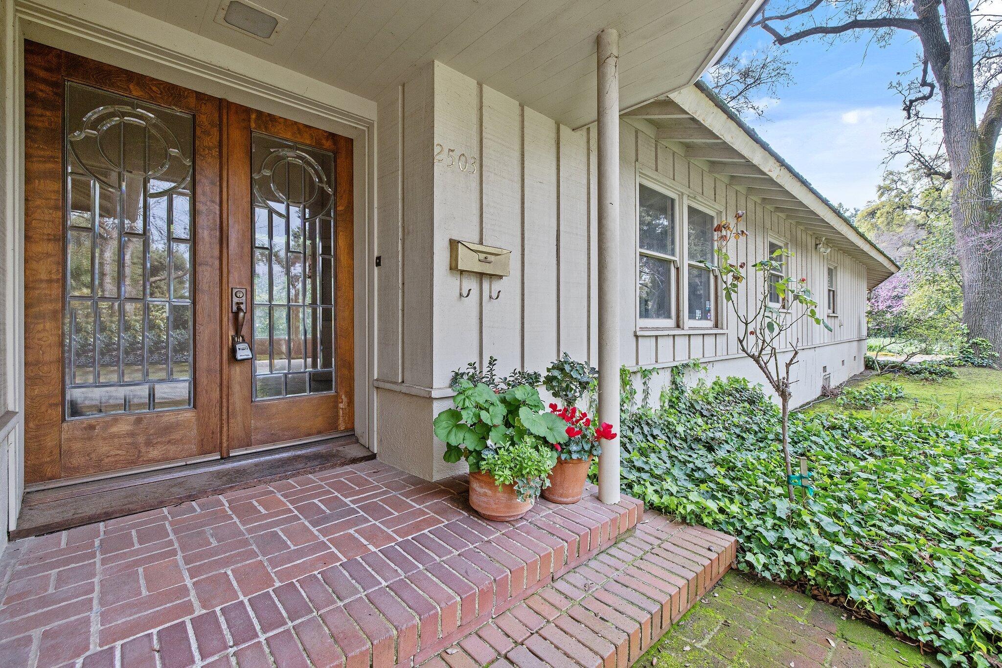2503 W Green Acres Drive