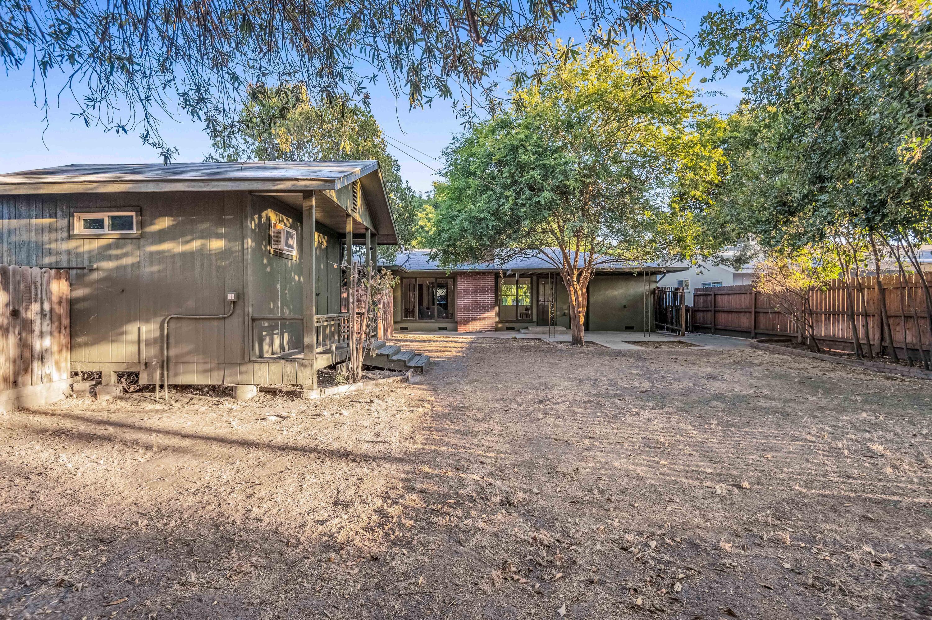 1016 E Kaweah Avenue