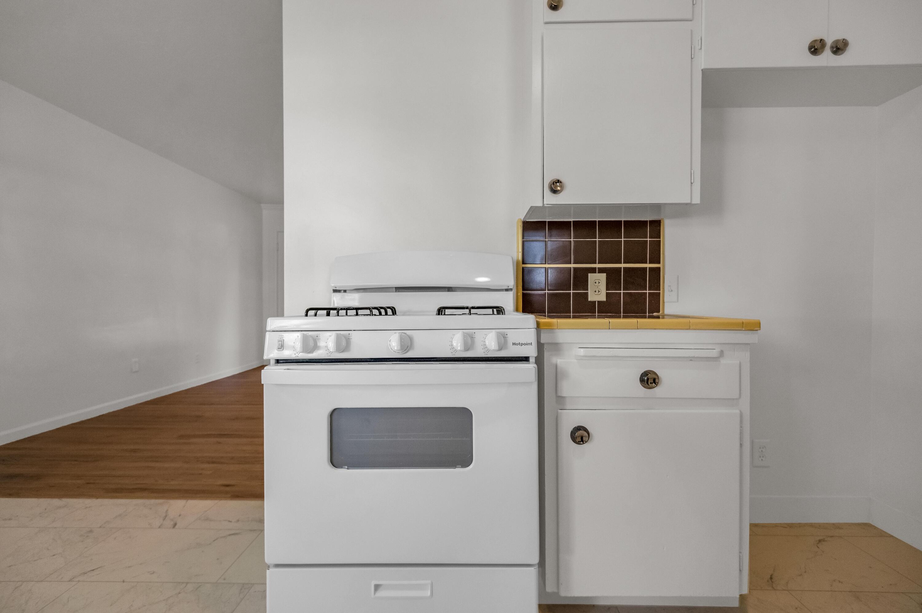 1016 E Kaweah Avenue