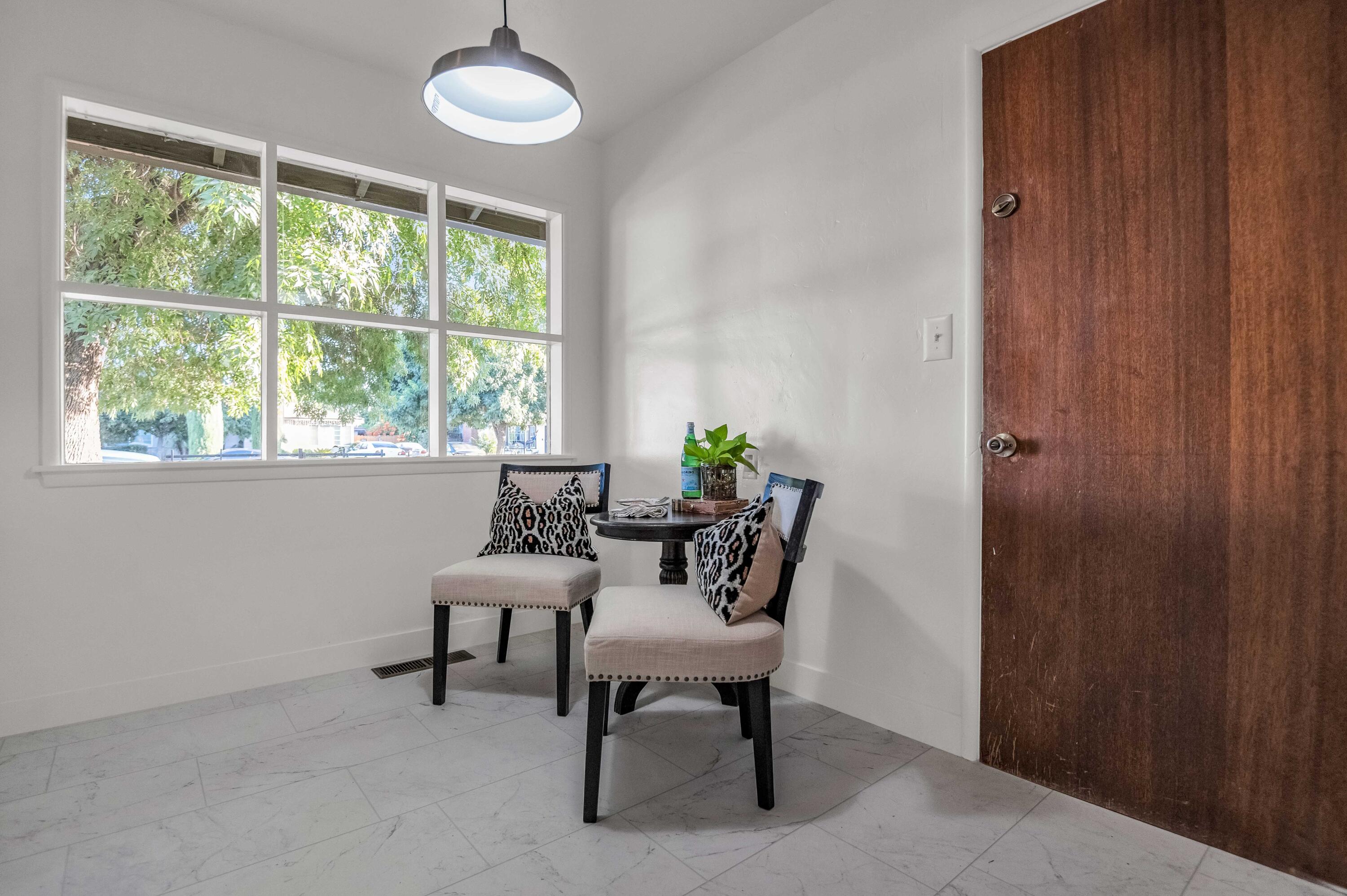 1016 E Kaweah Avenue