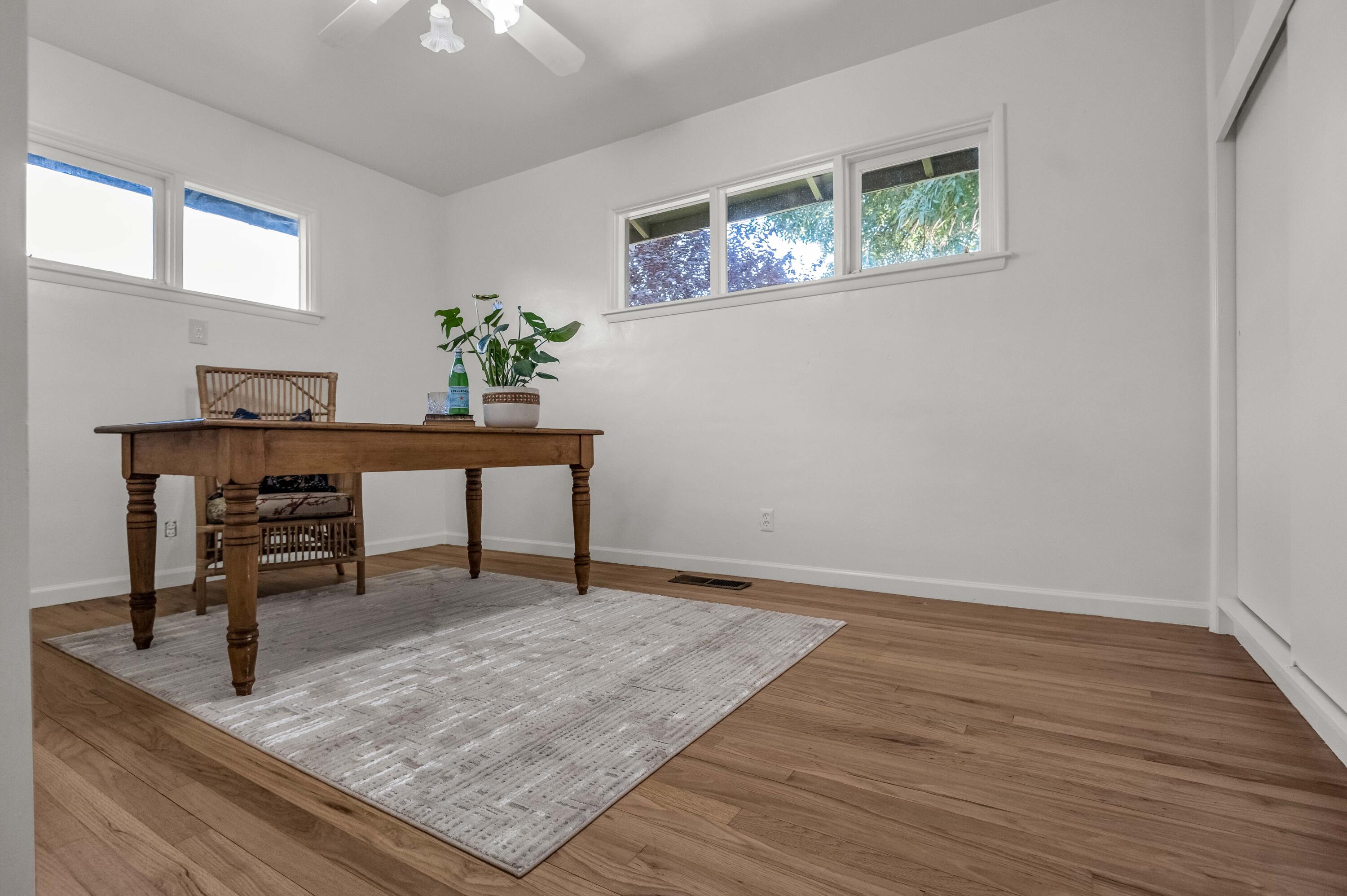 1016 E Kaweah Avenue