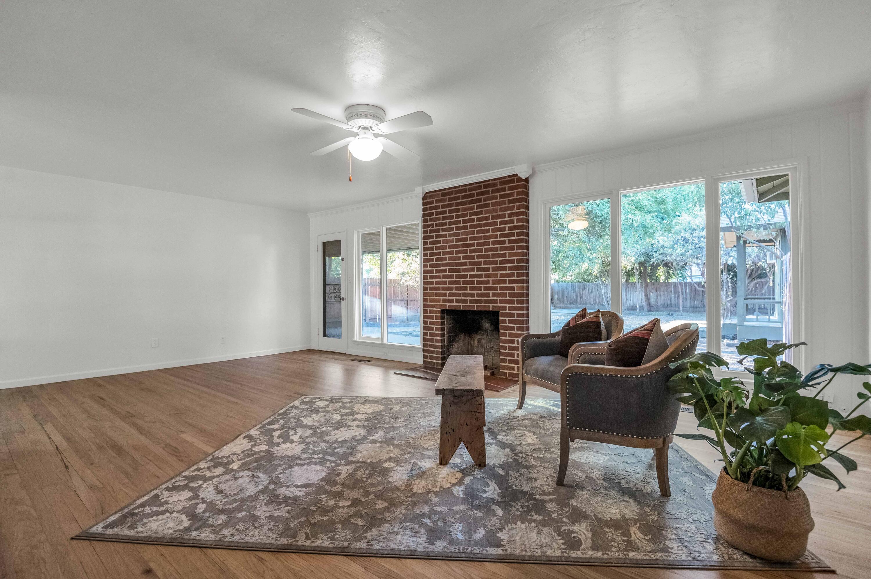 1016 E Kaweah Avenue