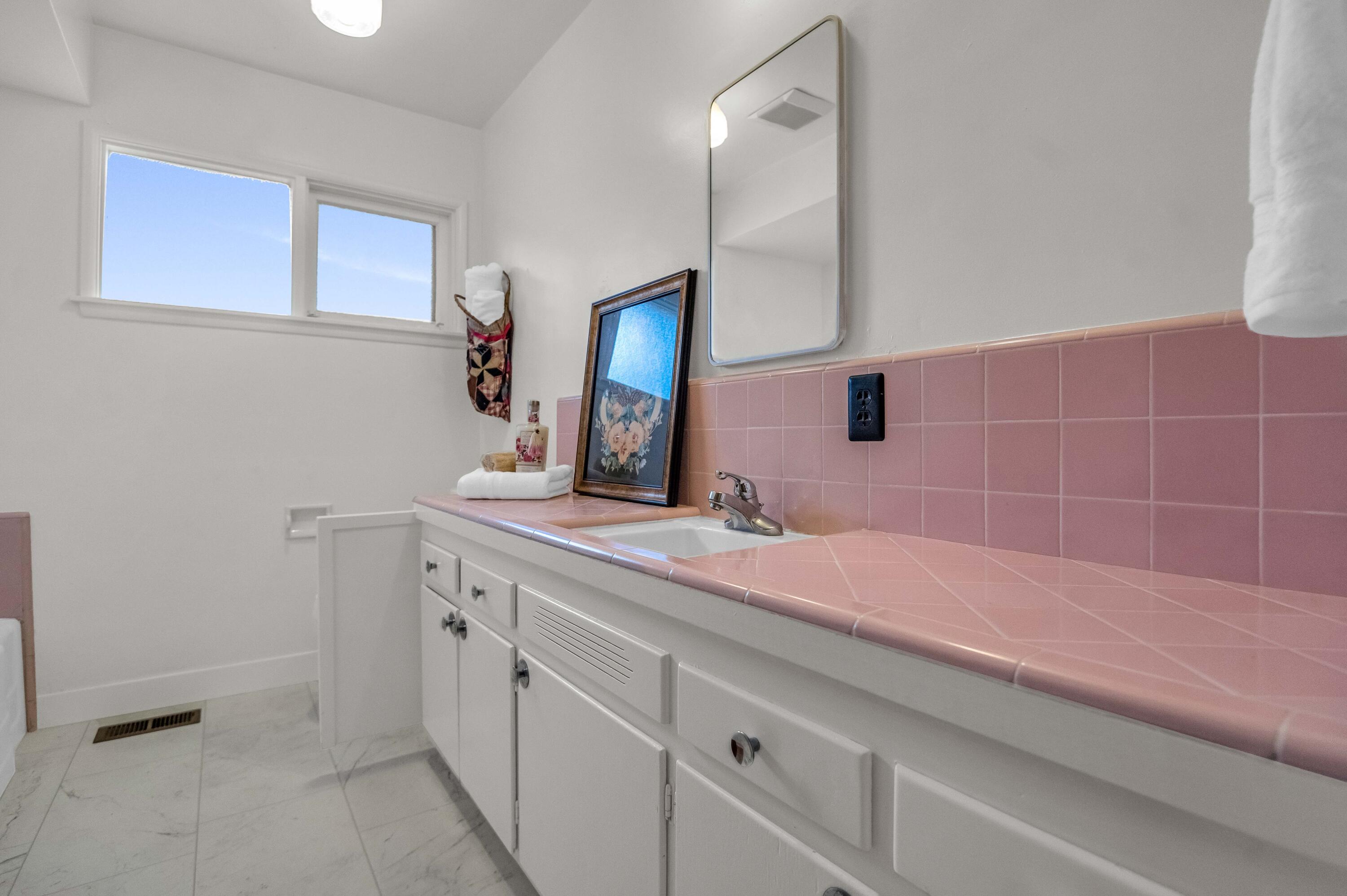 1016 E Kaweah Avenue