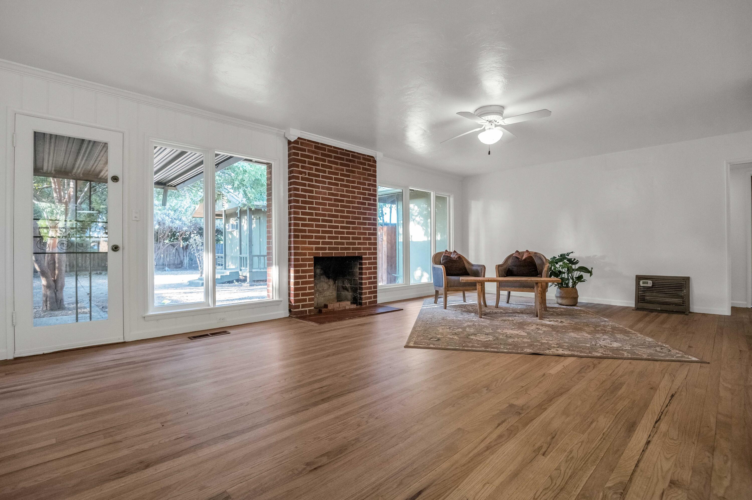 1016 E Kaweah Avenue