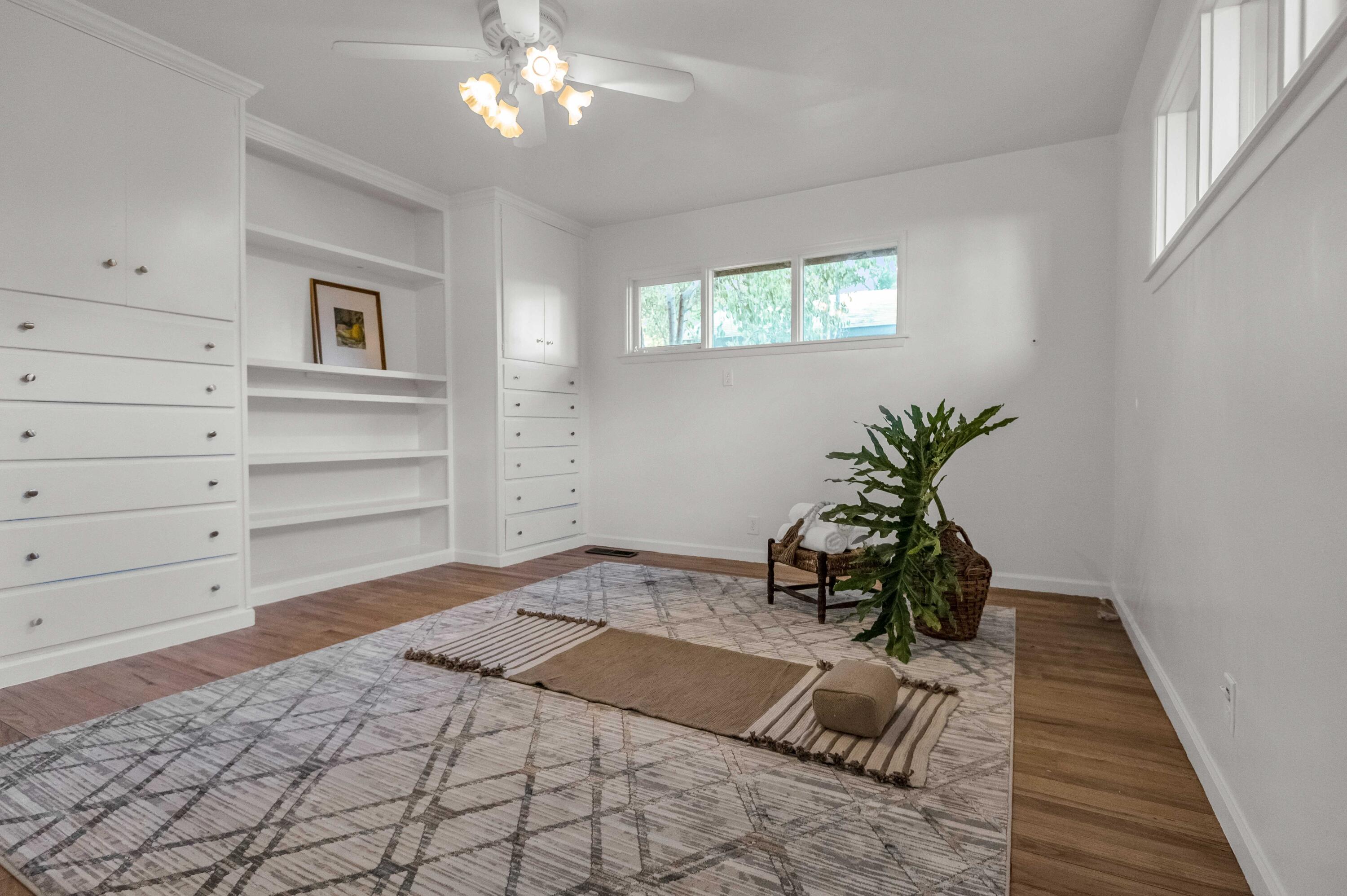 1016 E Kaweah Avenue