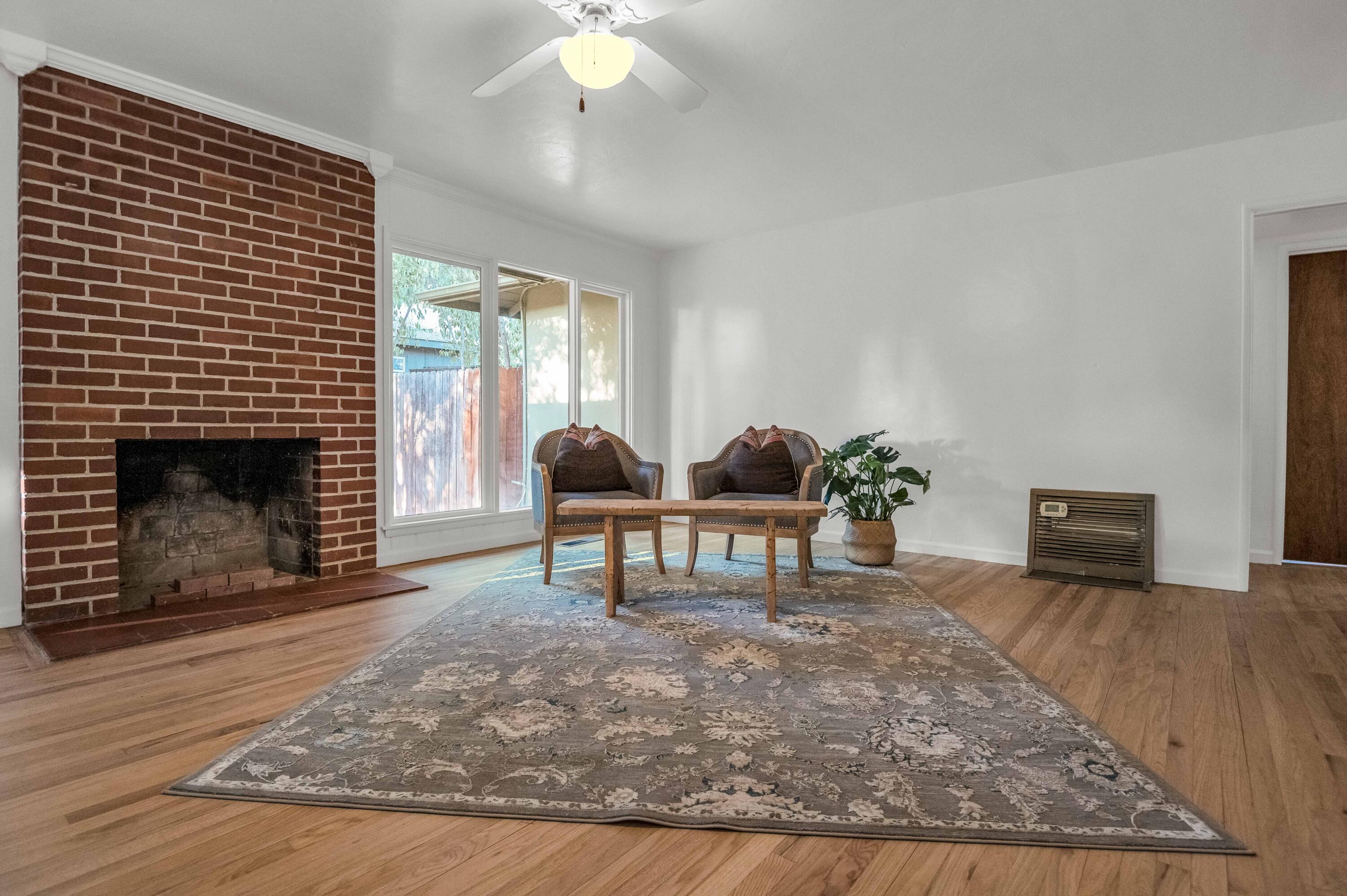 1016 E Kaweah Avenue