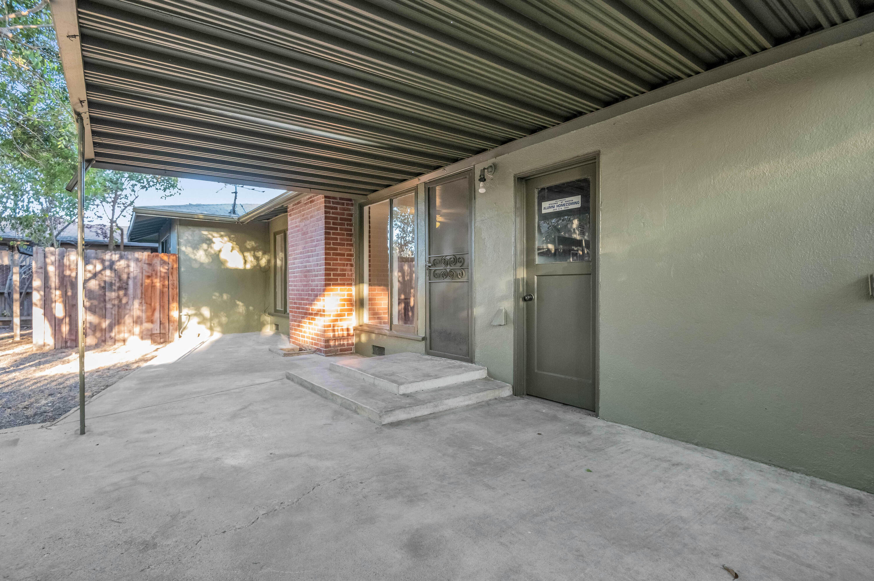 1016 E Kaweah Avenue