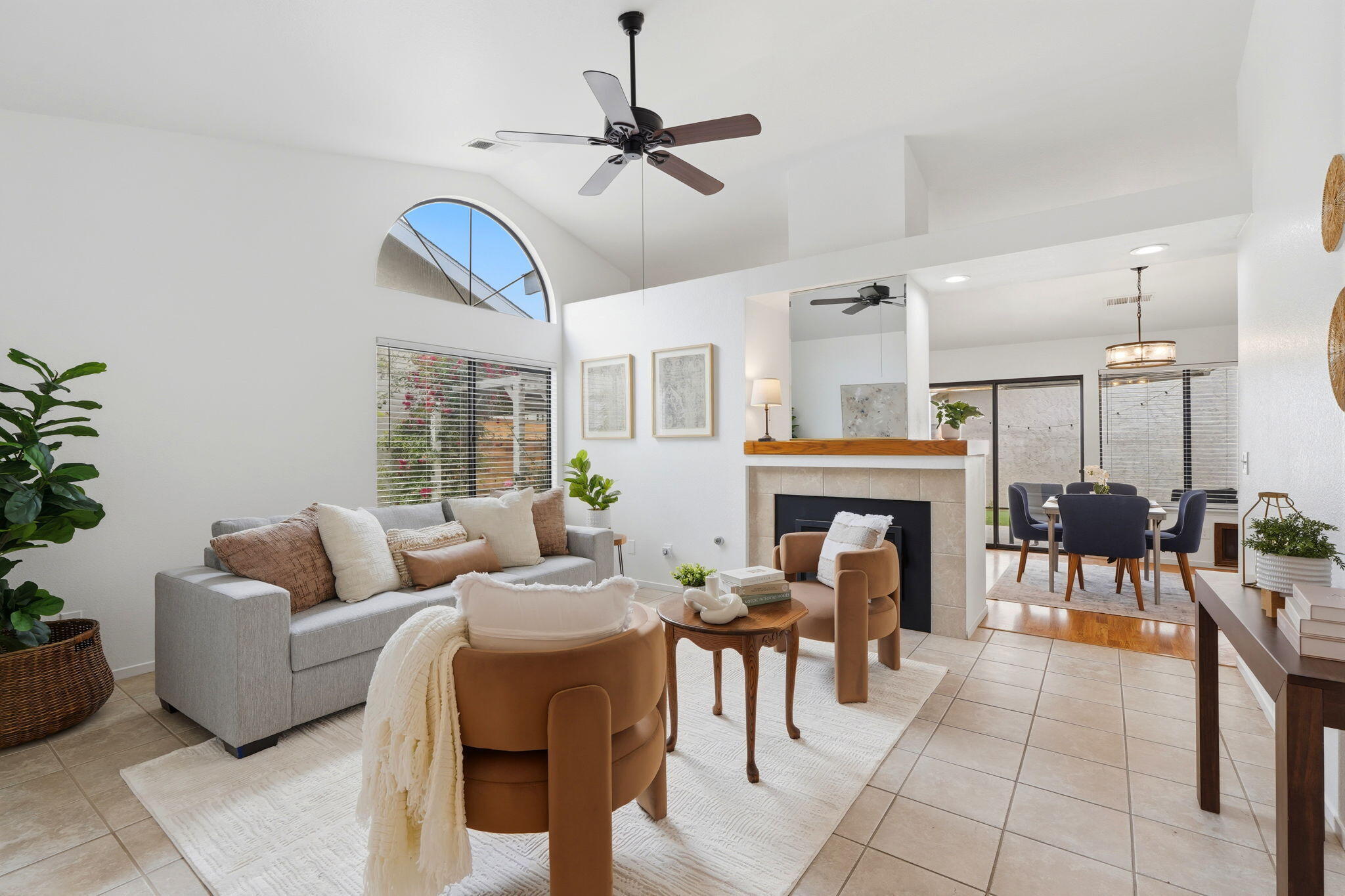 1912 S Pinnacle Street