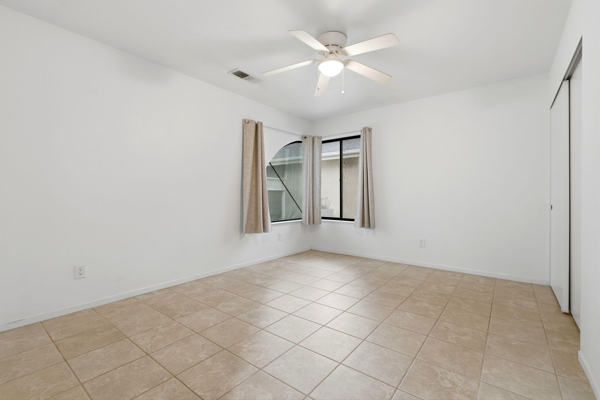 1912 S Pinnacle Street