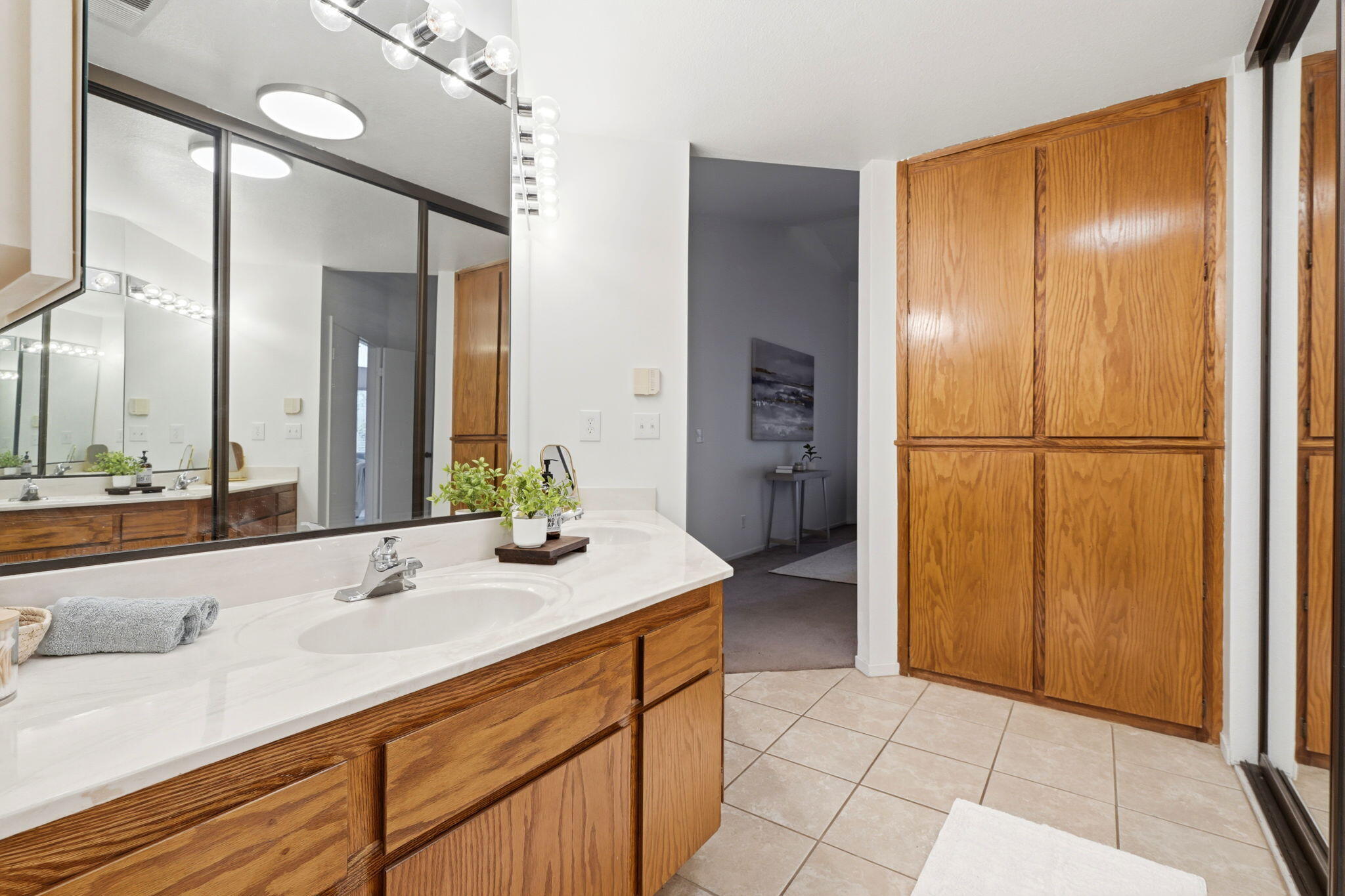 1912 S Pinnacle Street