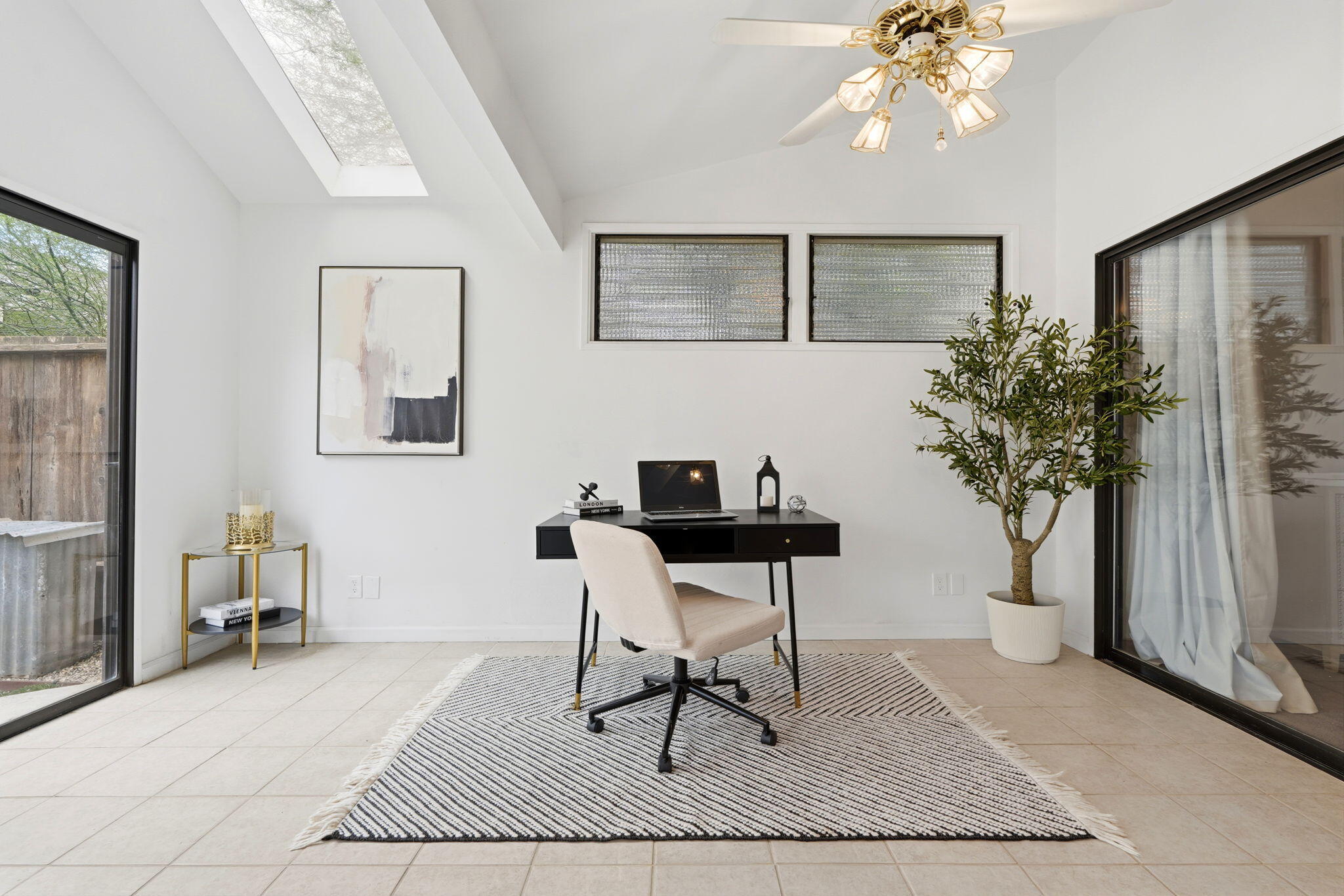 1912 S Pinnacle Street