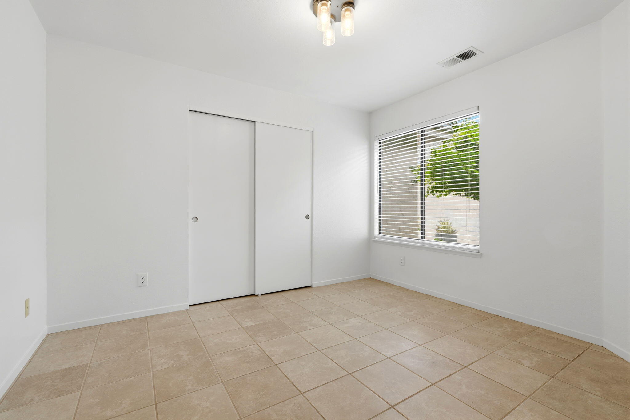 1912 S Pinnacle Street