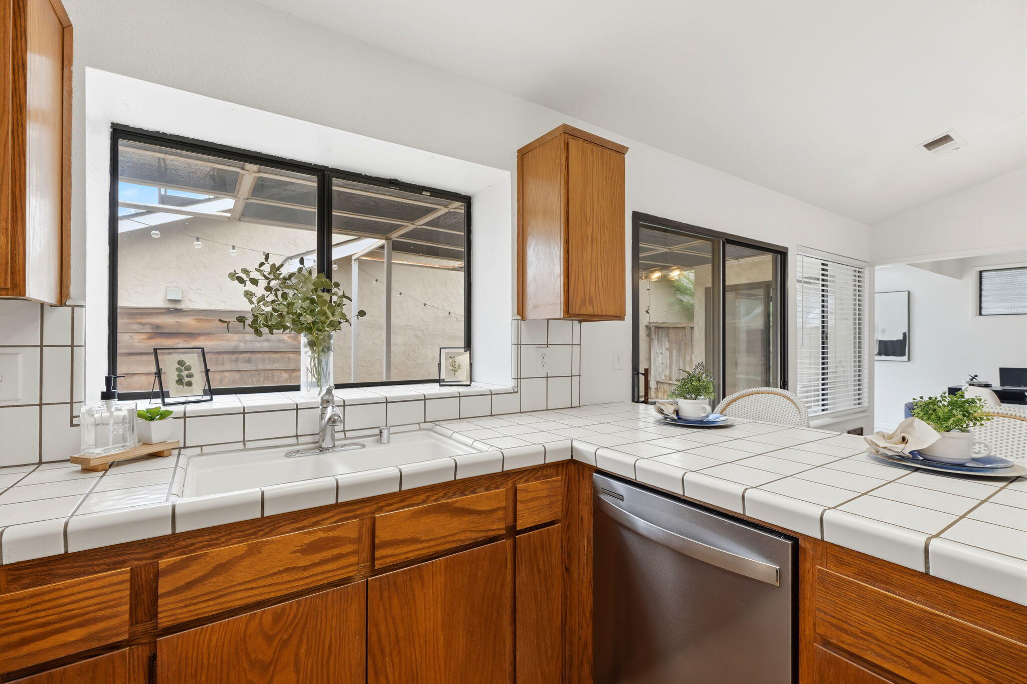 1912 S Pinnacle Street