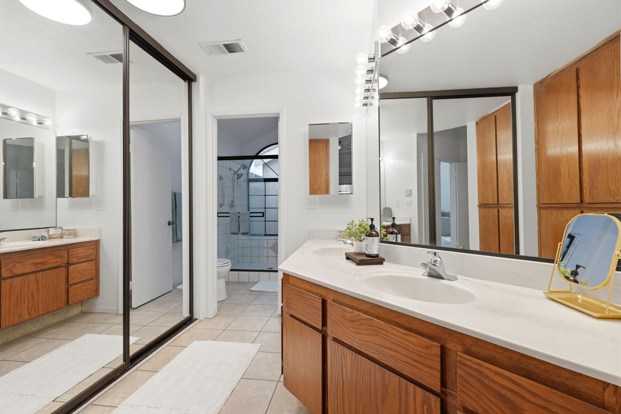 1912 S Pinnacle Street