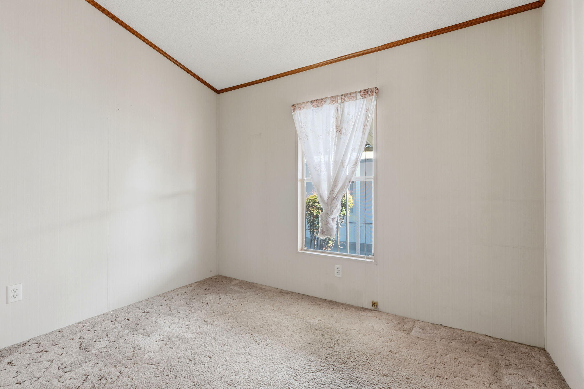 550 W Hermosa Street, 11