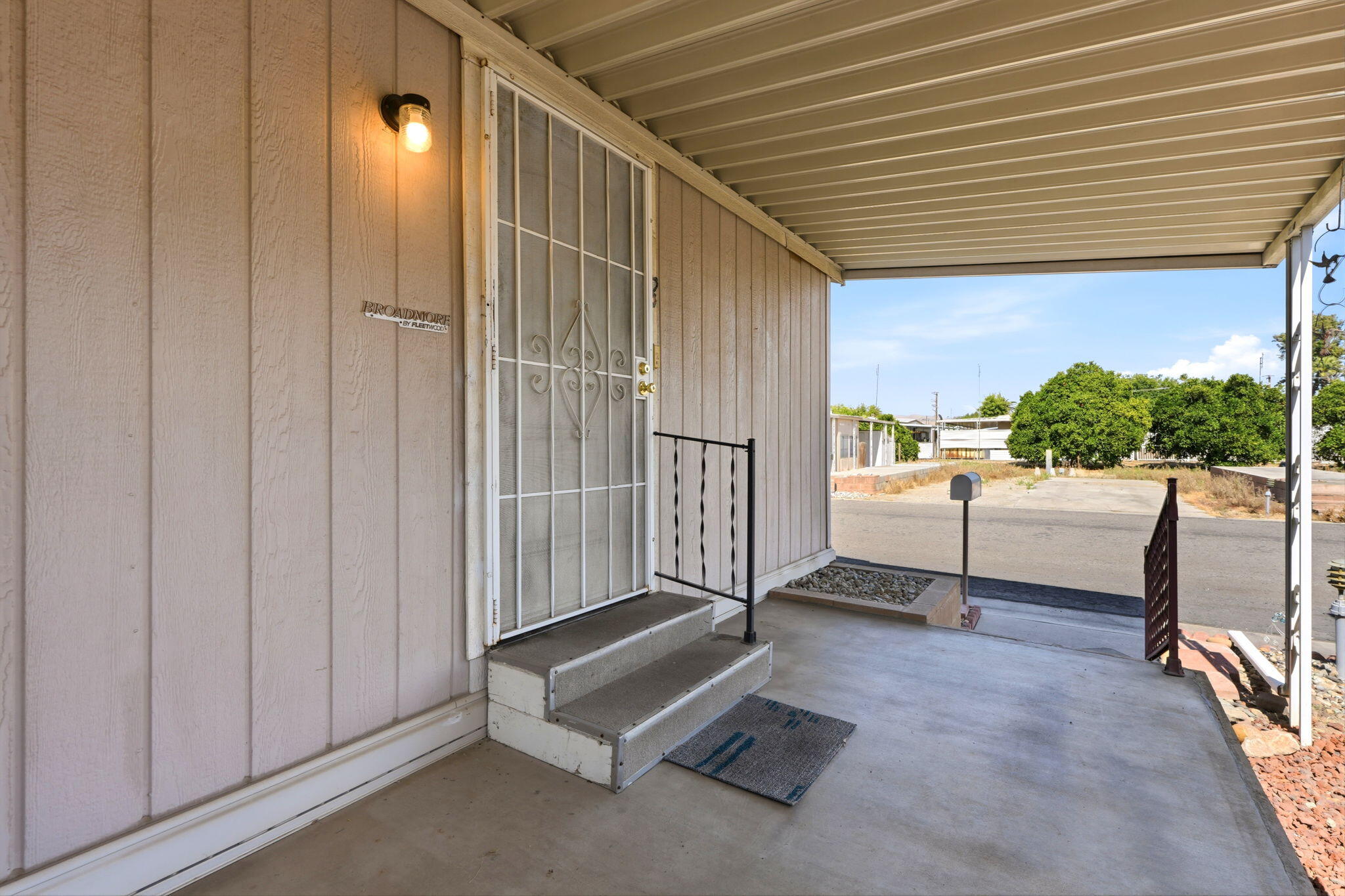 550 W Hermosa Street, 11