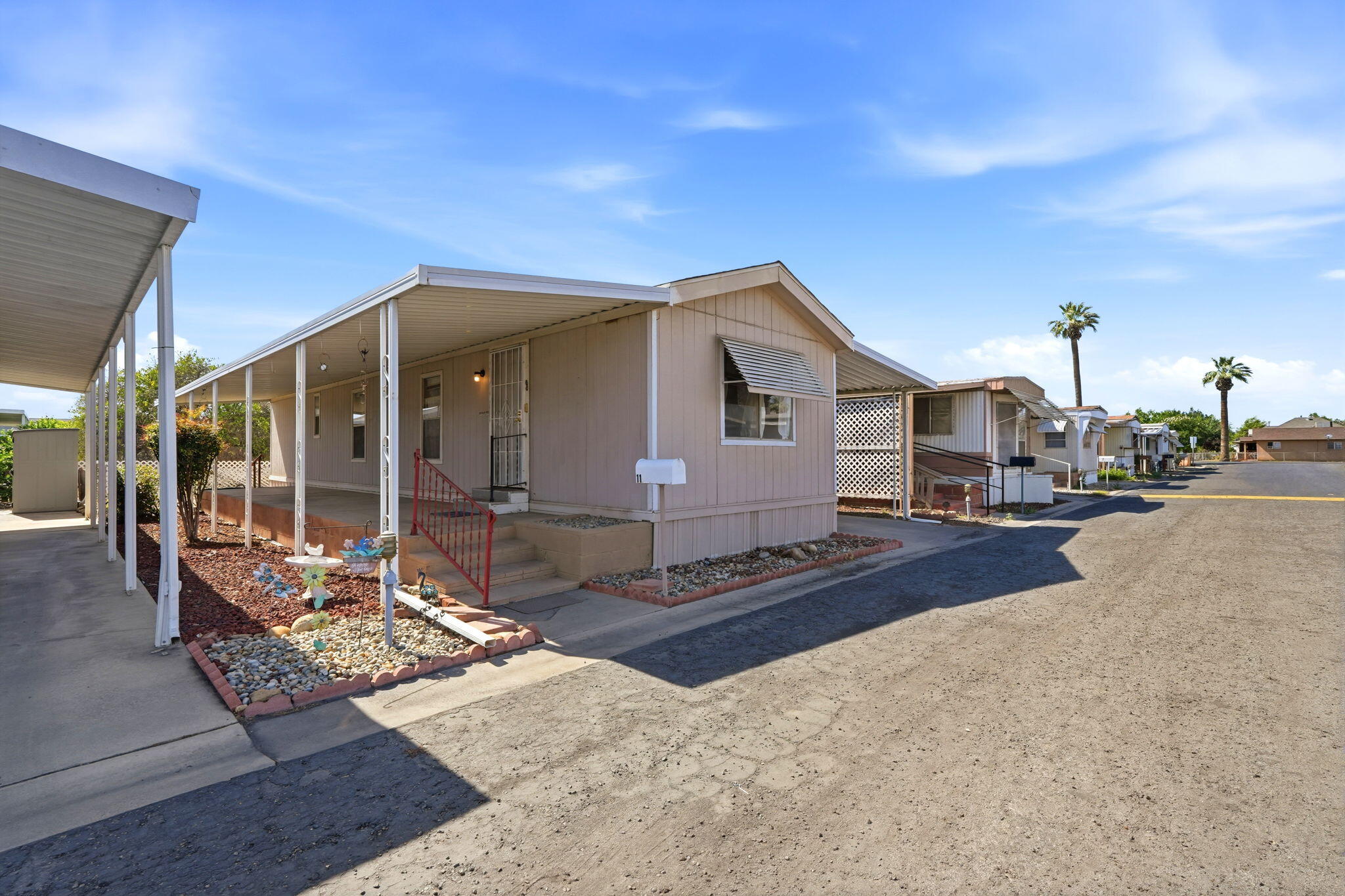 550 W Hermosa Street, 11