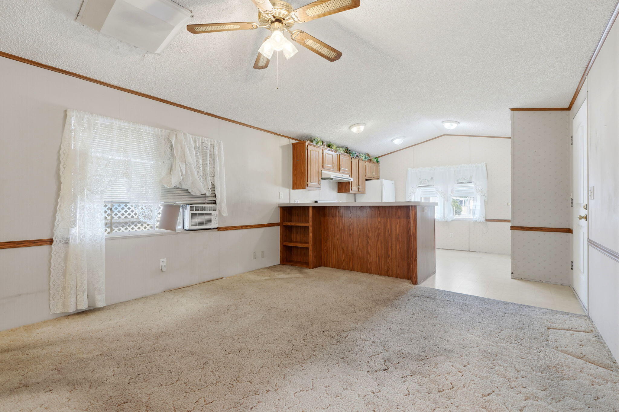 550 W Hermosa Street, 11