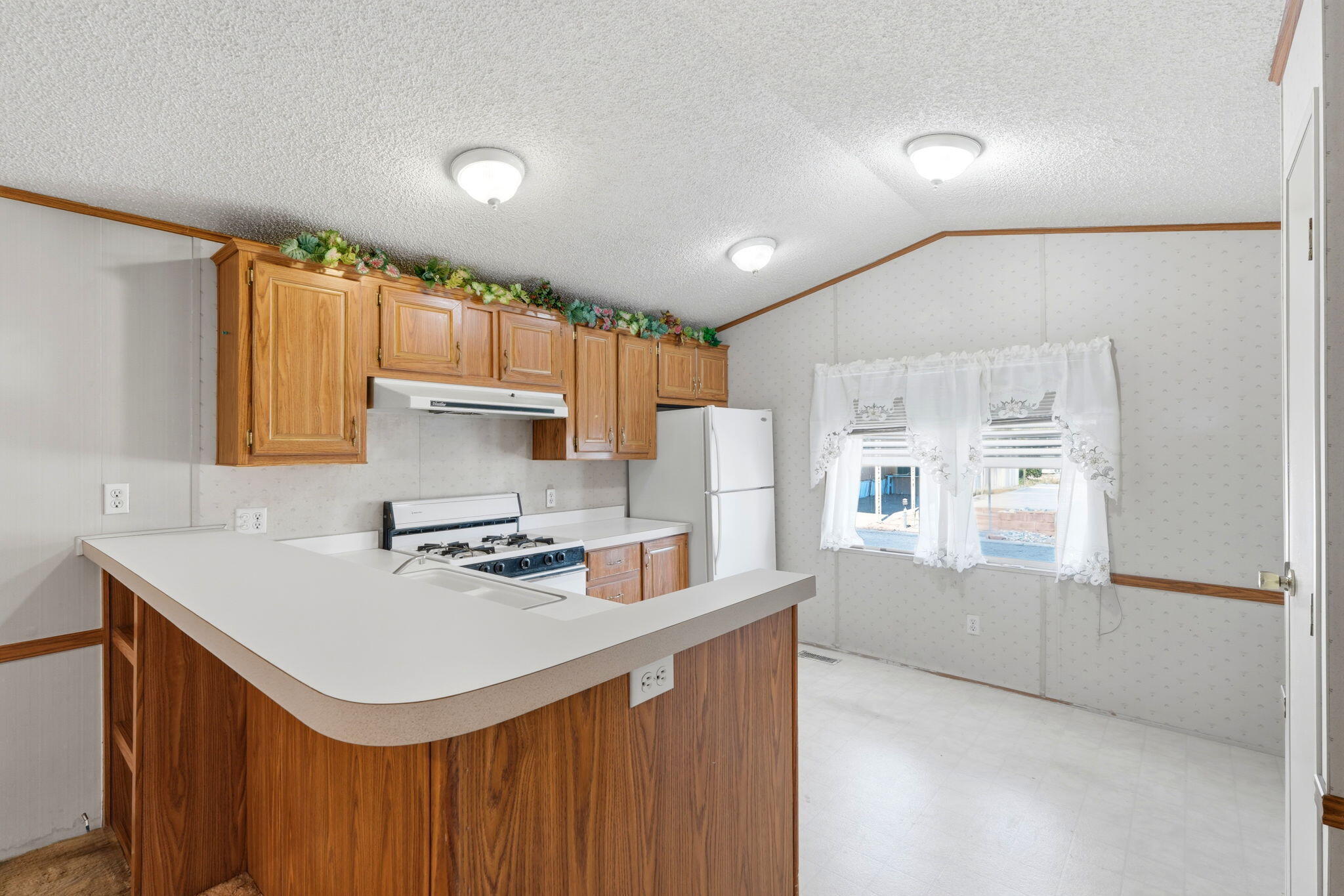 550 W Hermosa Street, 11