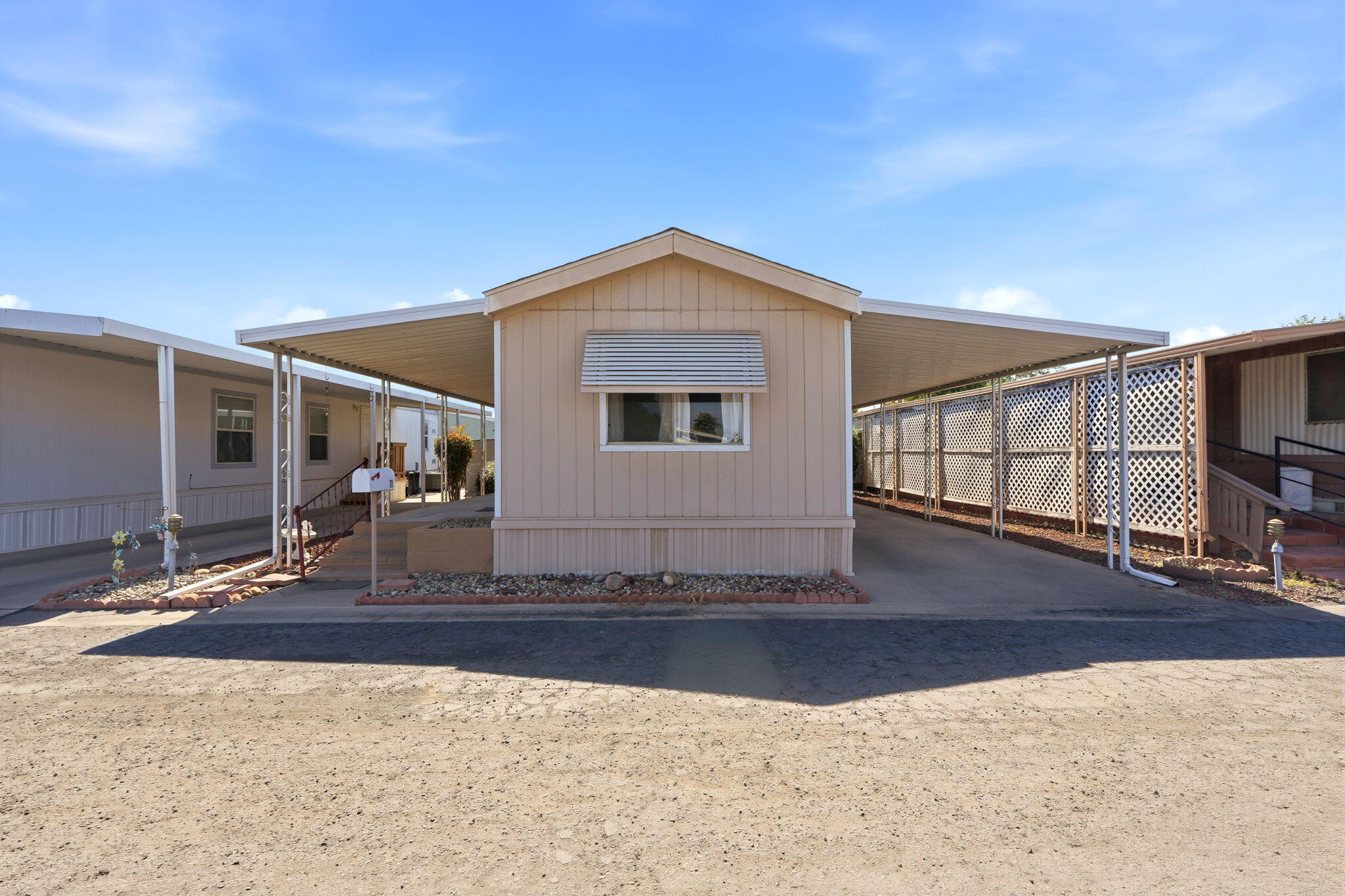 550 W Hermosa Street, 11