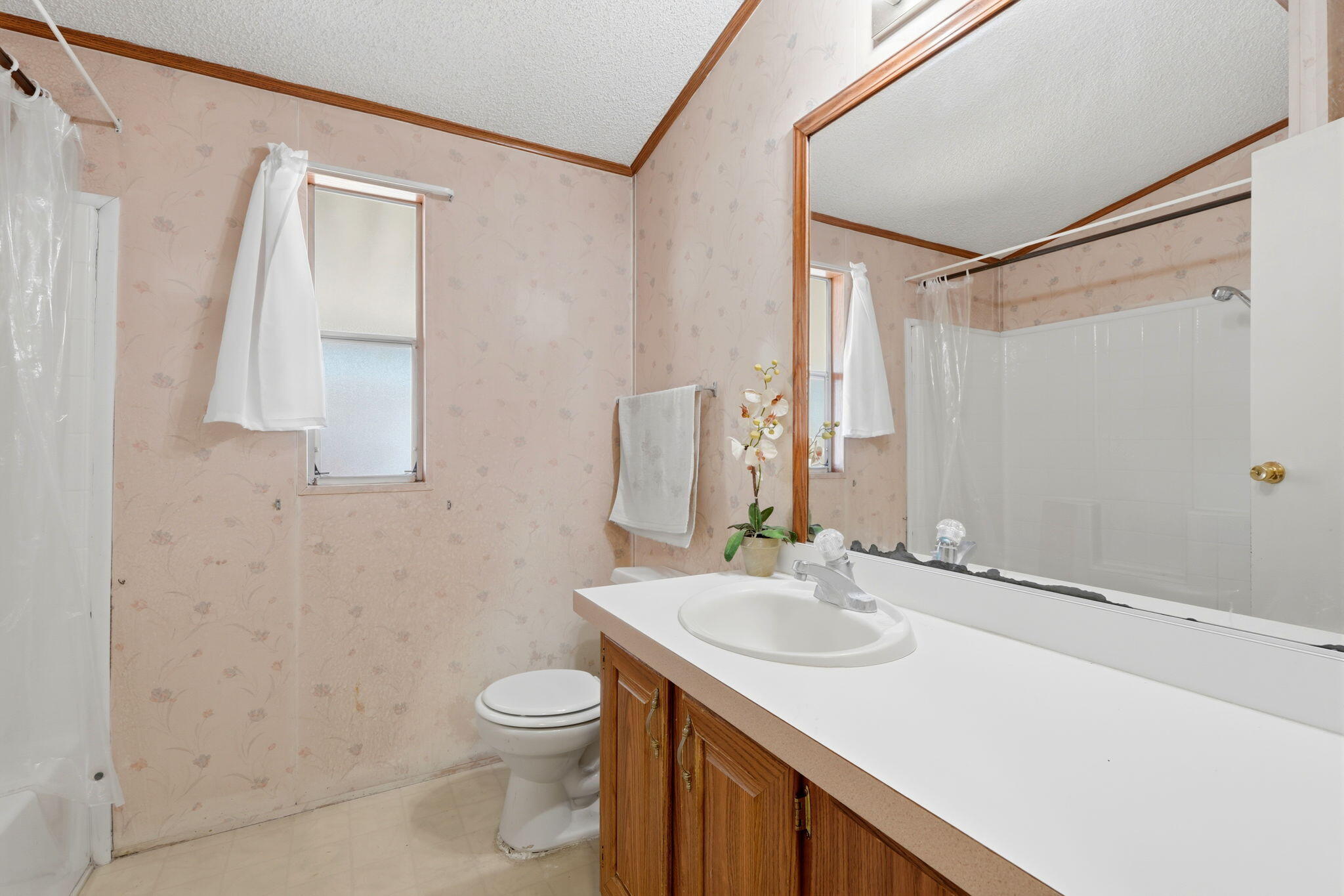 550 W Hermosa Street, 11