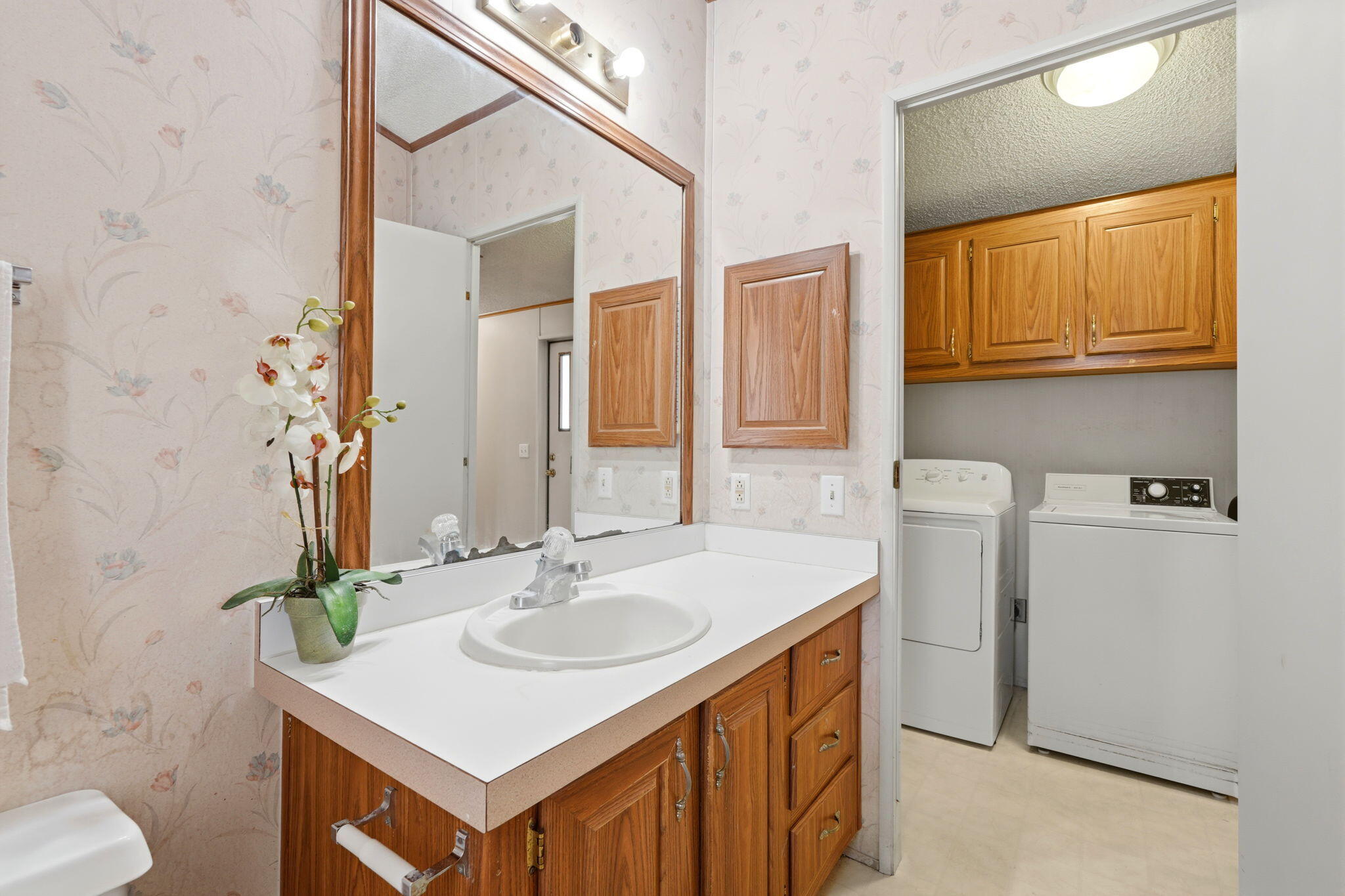 550 W Hermosa Street, 11