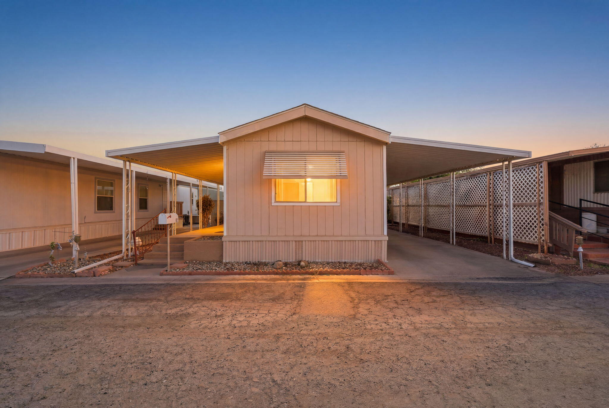 550 W Hermosa Street, 11